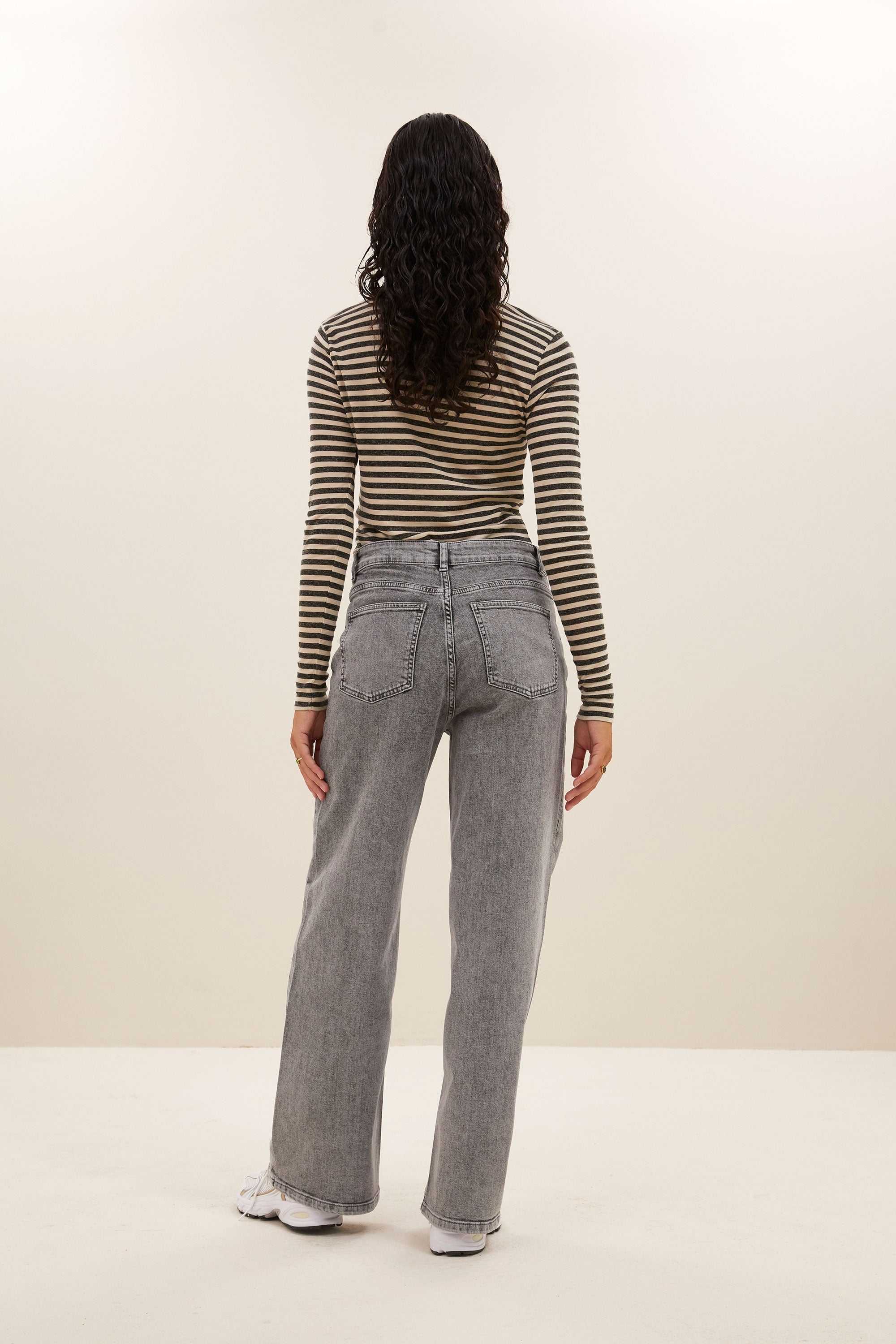 basic-ls-stripe-top-chalk-all-time classic-aansluitende fit-ronde halslijn-by-bar-zijaanzicht