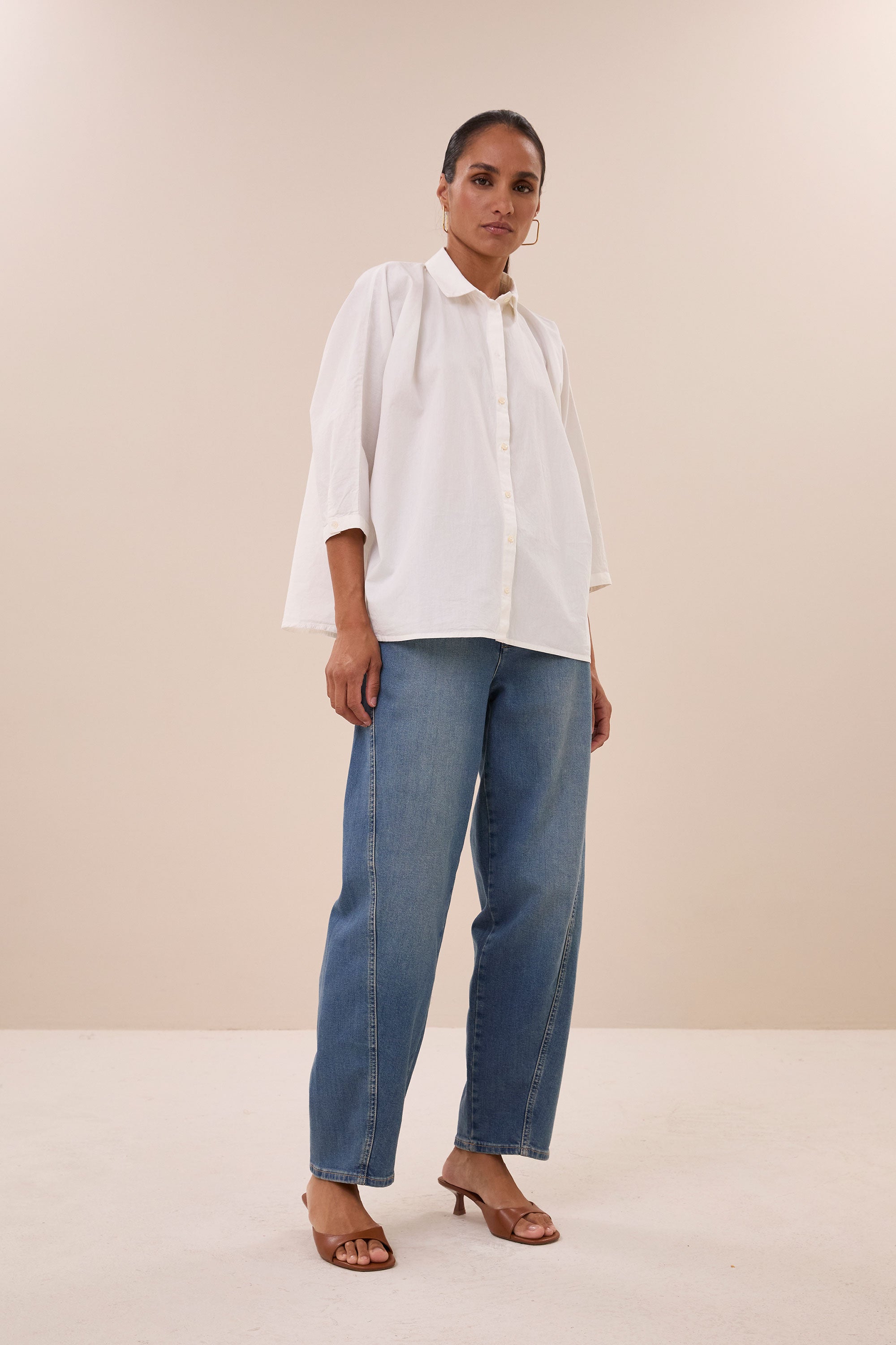norel-poplin-blouse-white-knoopsluiting-comfortabele pasvorm-katoen kwaliteit-by-bar-achteraanzicht