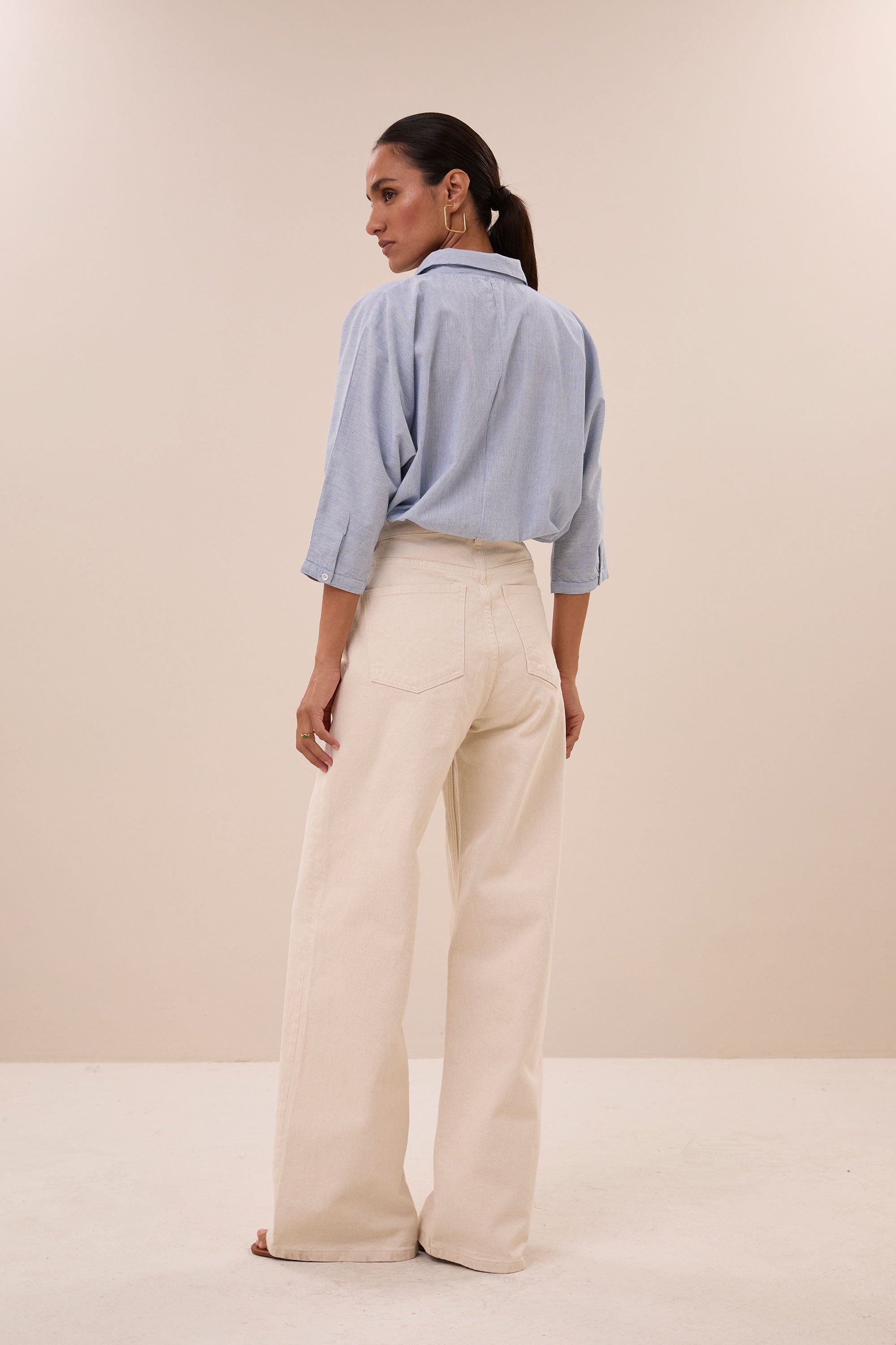 lina-rw-pant-raw-white-hoge taille-losvallende pasvorm-duurzame wassing-by-bar-achteraanzicht