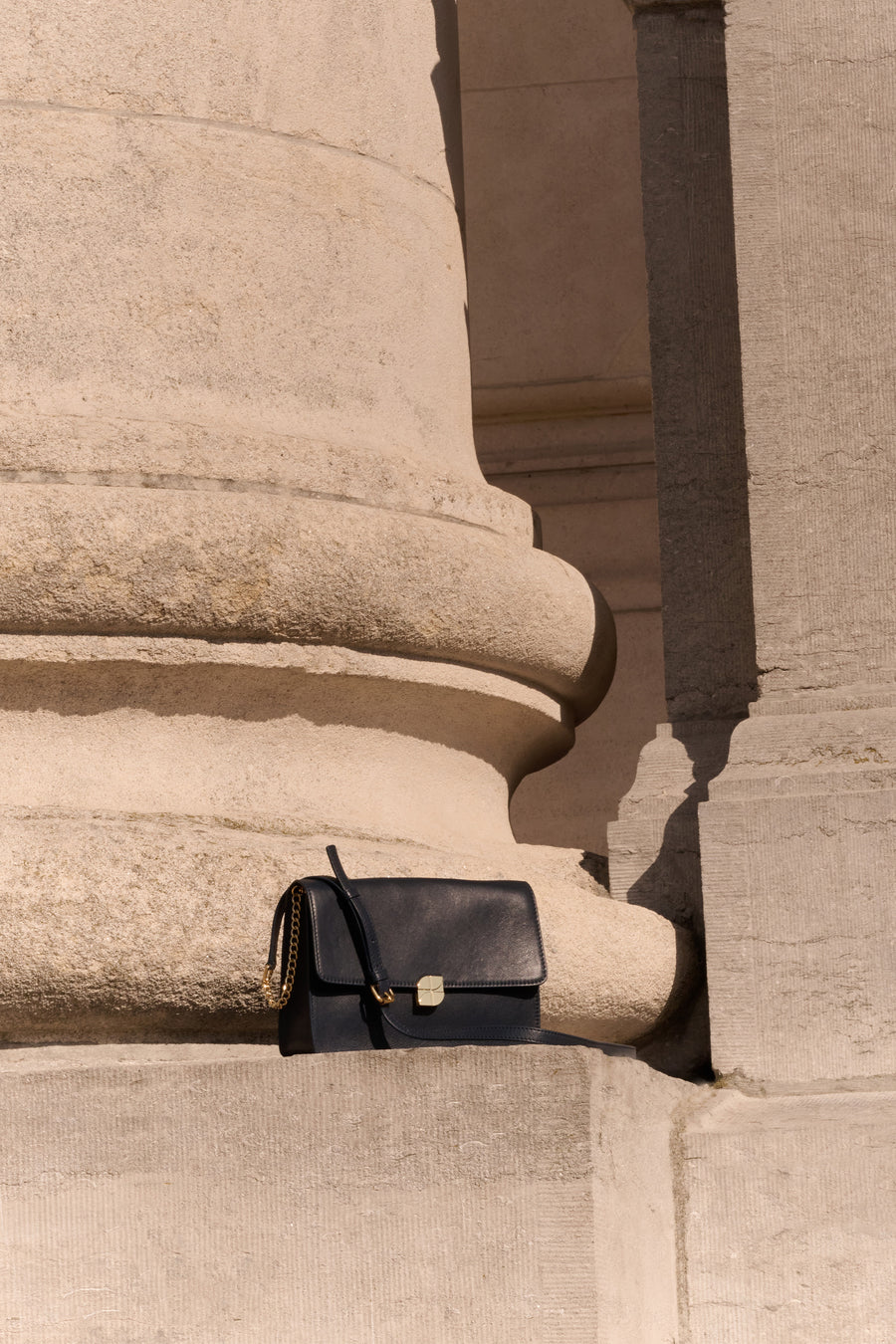 violet-bag-black-1-soepel leer-all-time classic-by-bar-sfeerbeeld