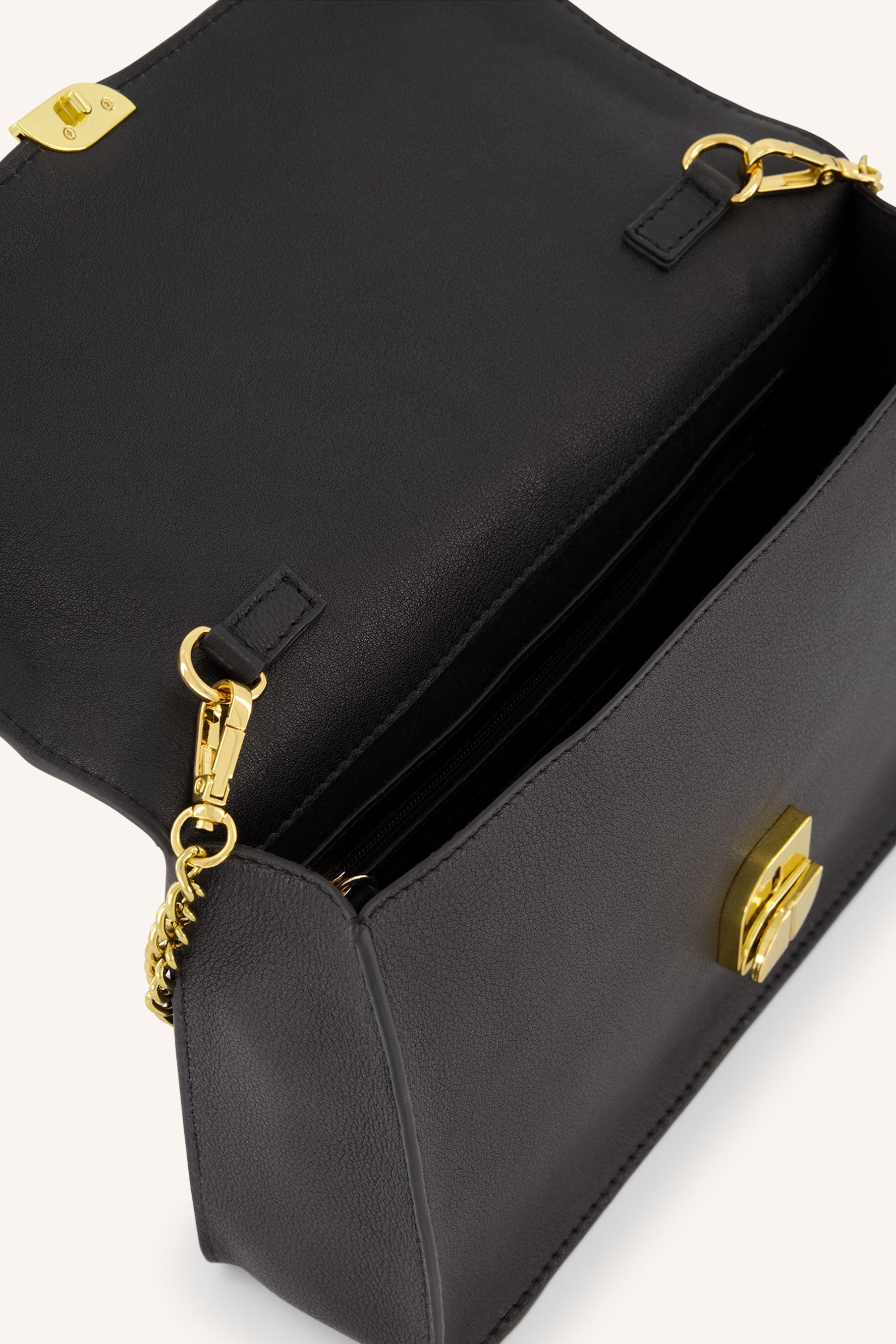 violet-bag-black-1-soepel leer-all-time classic-by-bar-loop-shot