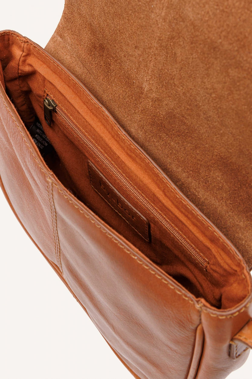 paris-bag-cognac-soepel leer-all-time classic-gemaakt door een familiebedrijf-by-bar-achteraanzicht