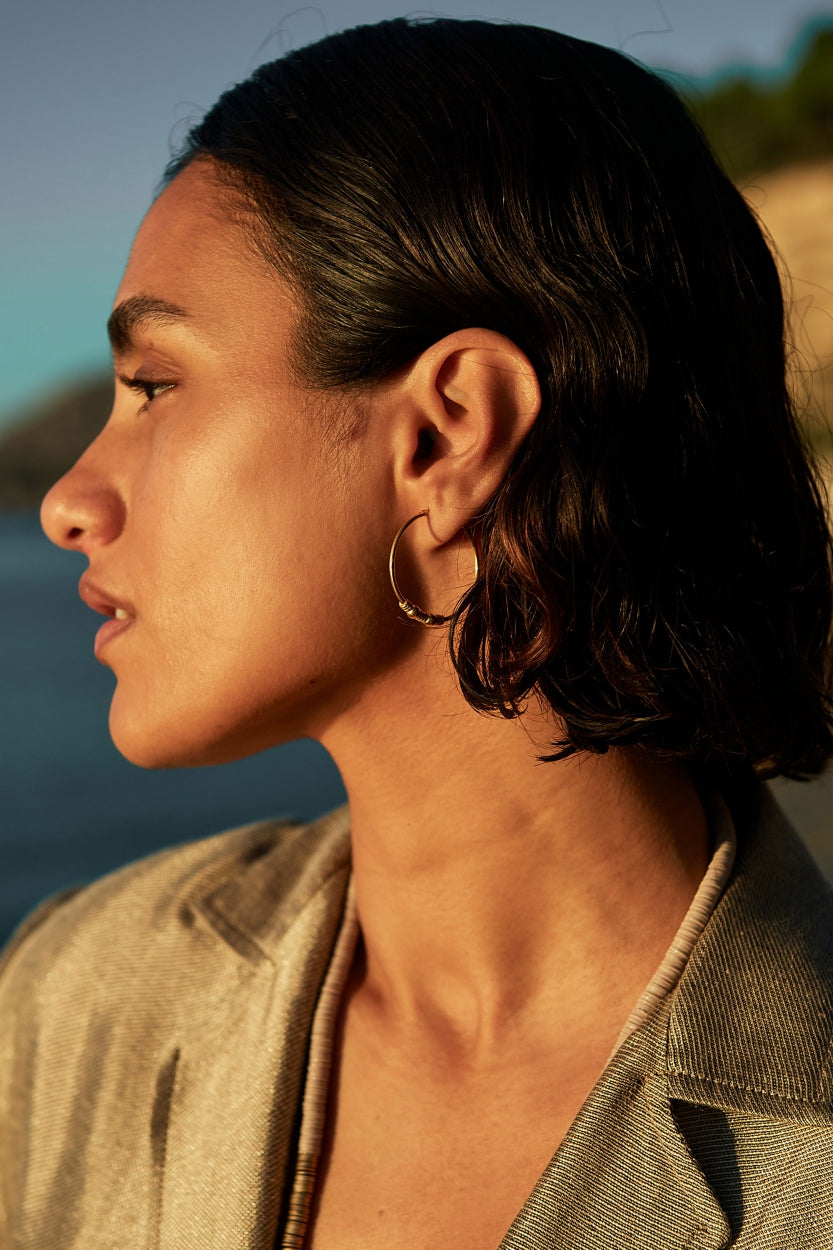 lizzy-earring-gold-gold plated-all-time classic-by-bar-aanvullende-foto