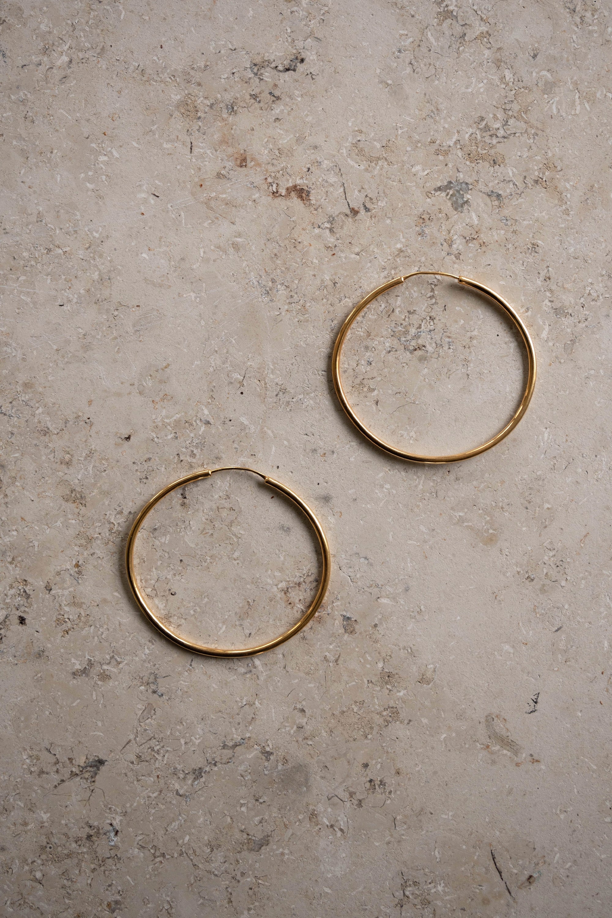 pd-round-earring-l-gold-gold plated-casual fit-casual fit-by-bar-aanvullende-foto