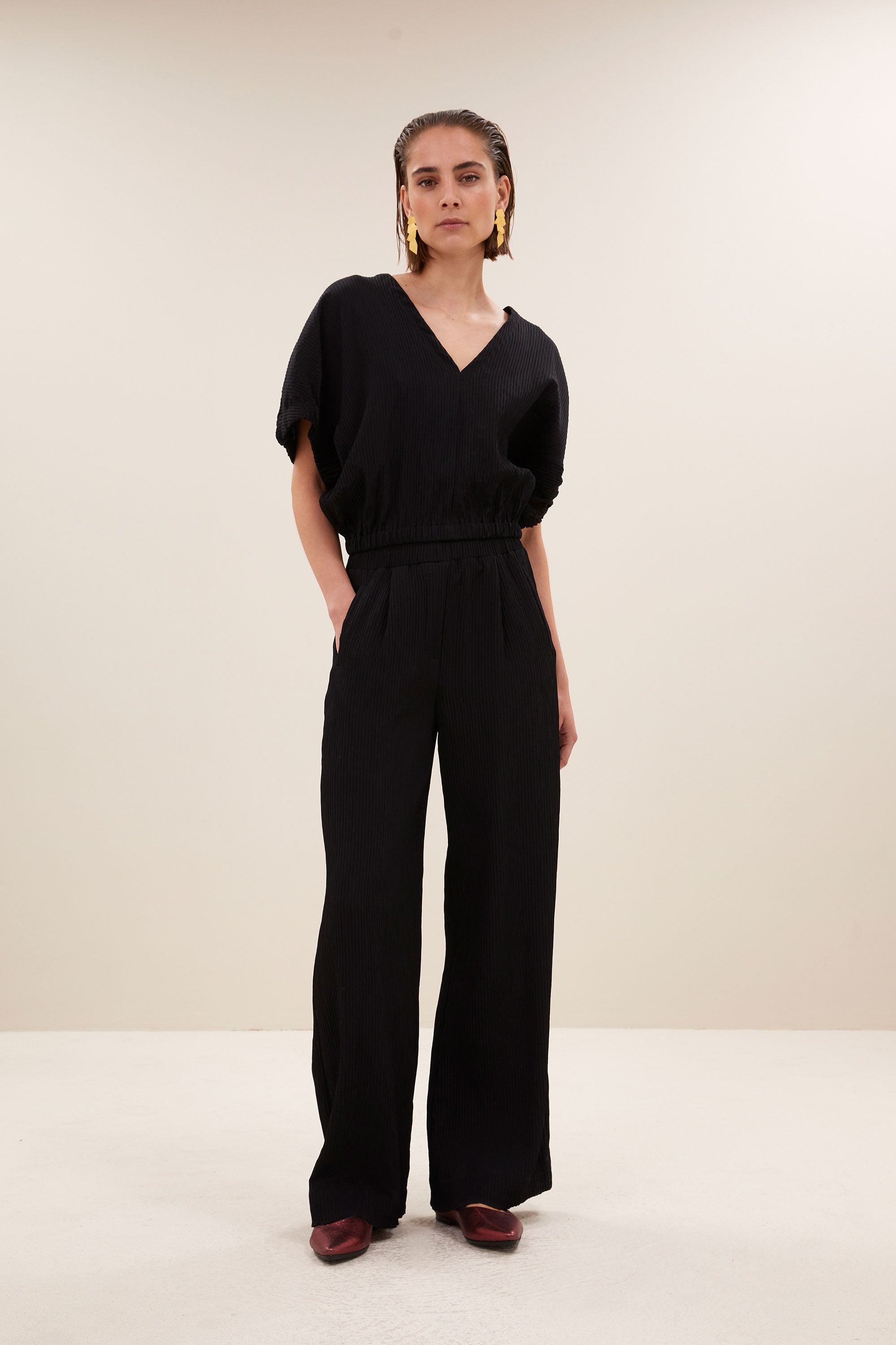 mabel-structure-stripe-blouse-jet-black-by-bar-sfeerbeeld