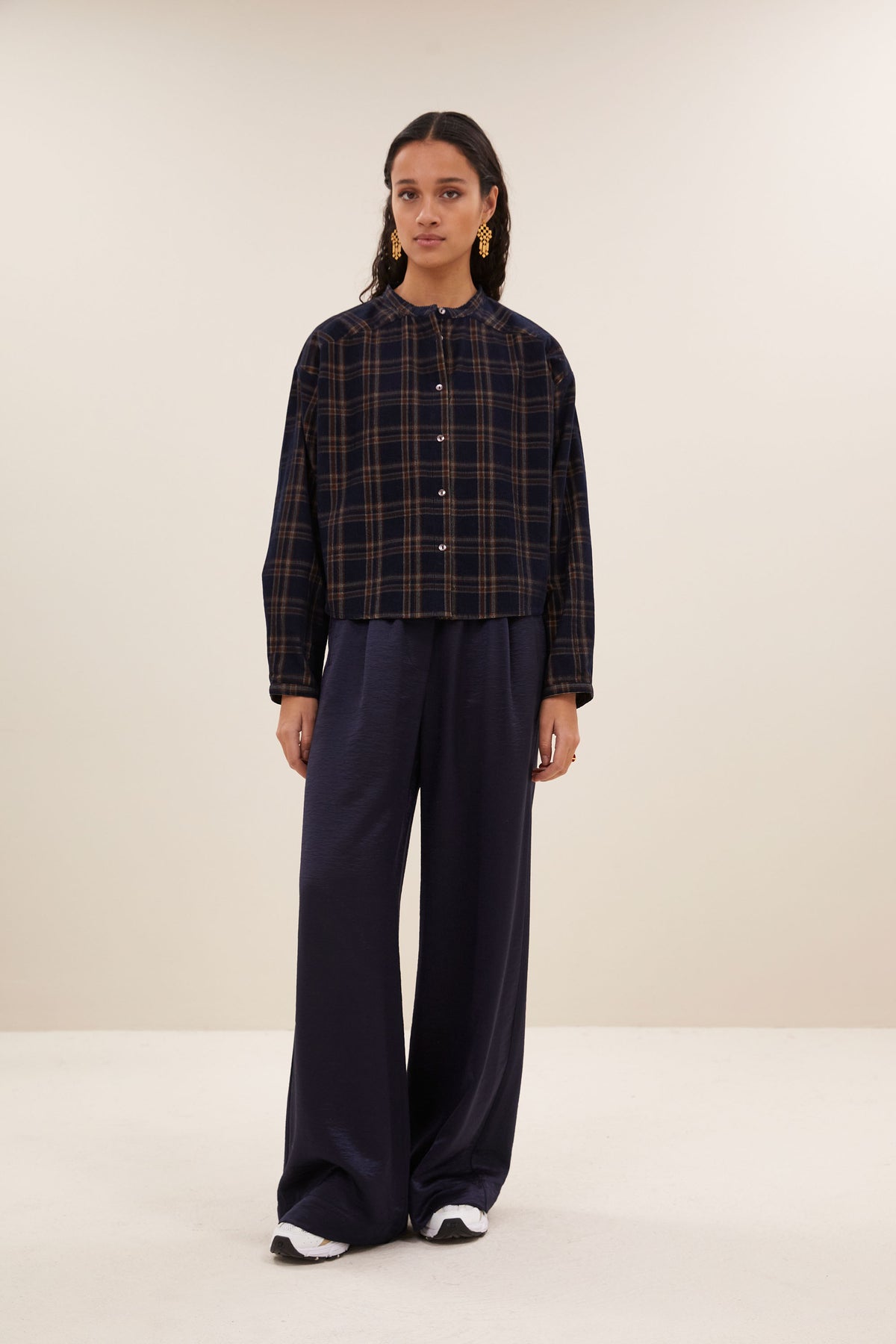 dean check blouse - oak check, korte fit, parelmoeren knopen, knoopsluiting mouw - by-bar - vooraanzicht
