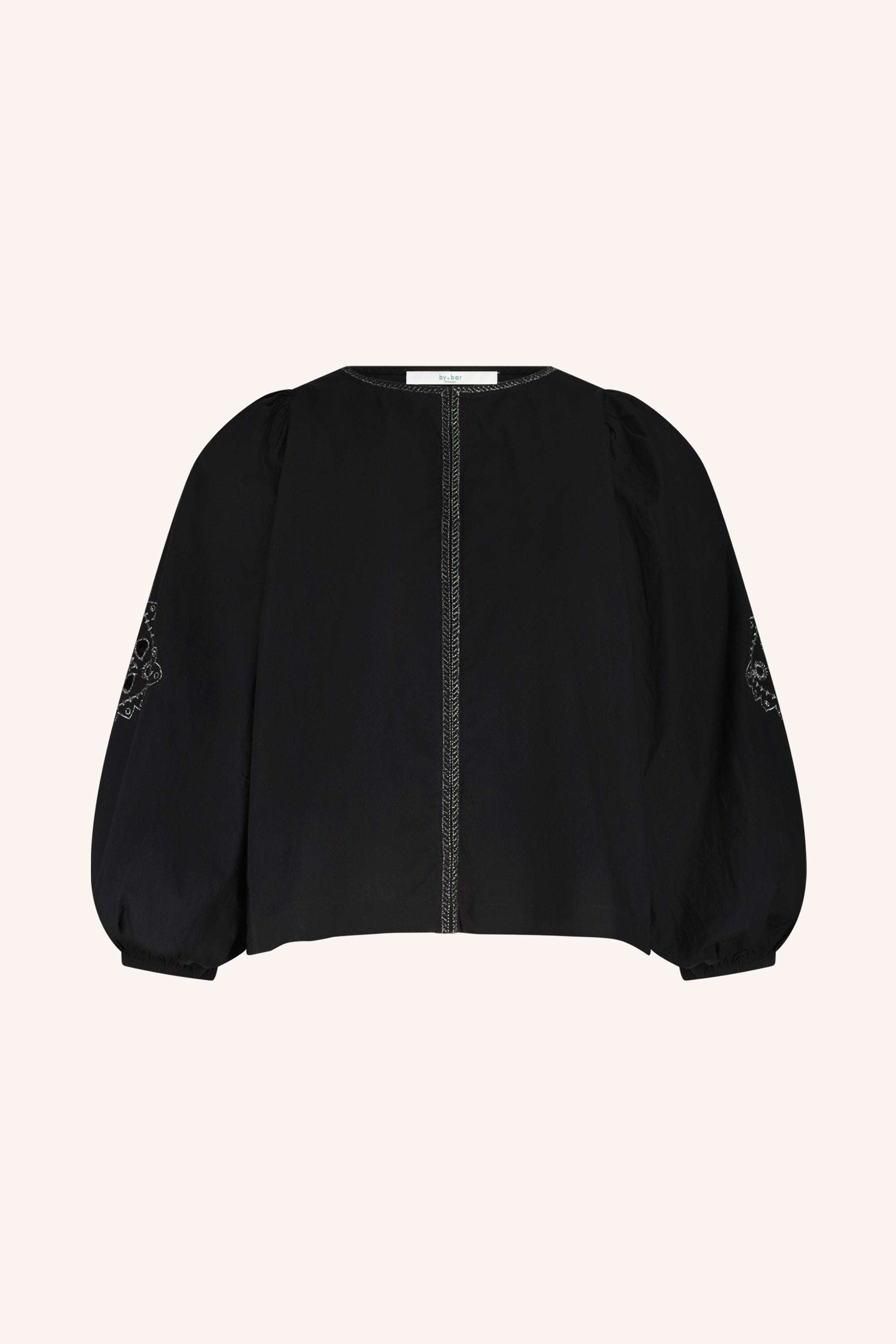 rae-festive-blouse-jet-black-embroidery-verborgen haak-en-oogsluiting-subtiel geweven lurex draad-by-bar-productfoto