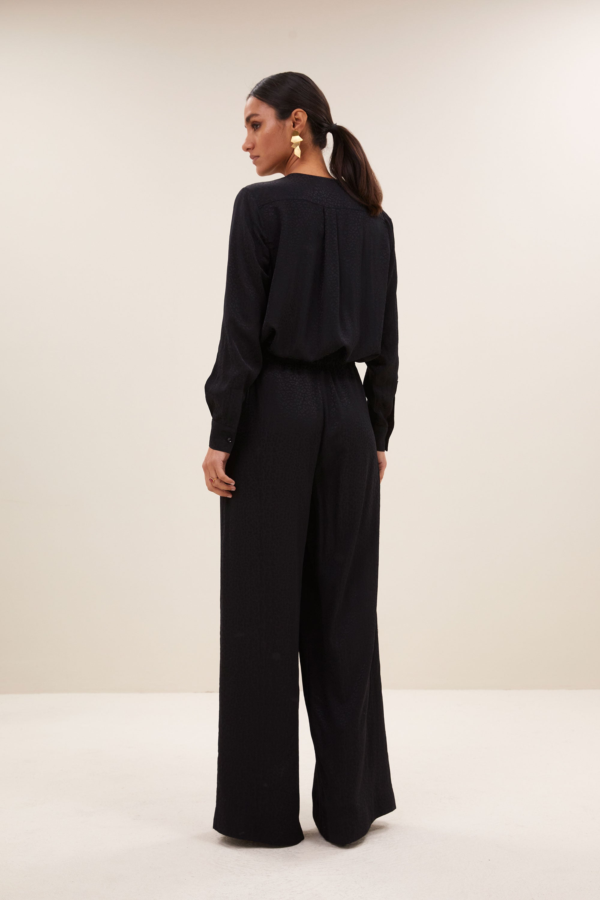 noi black cheetah blouse - black cheetah, all-time classic, casual fit, must-have essential - by-bar - zijaanzicht