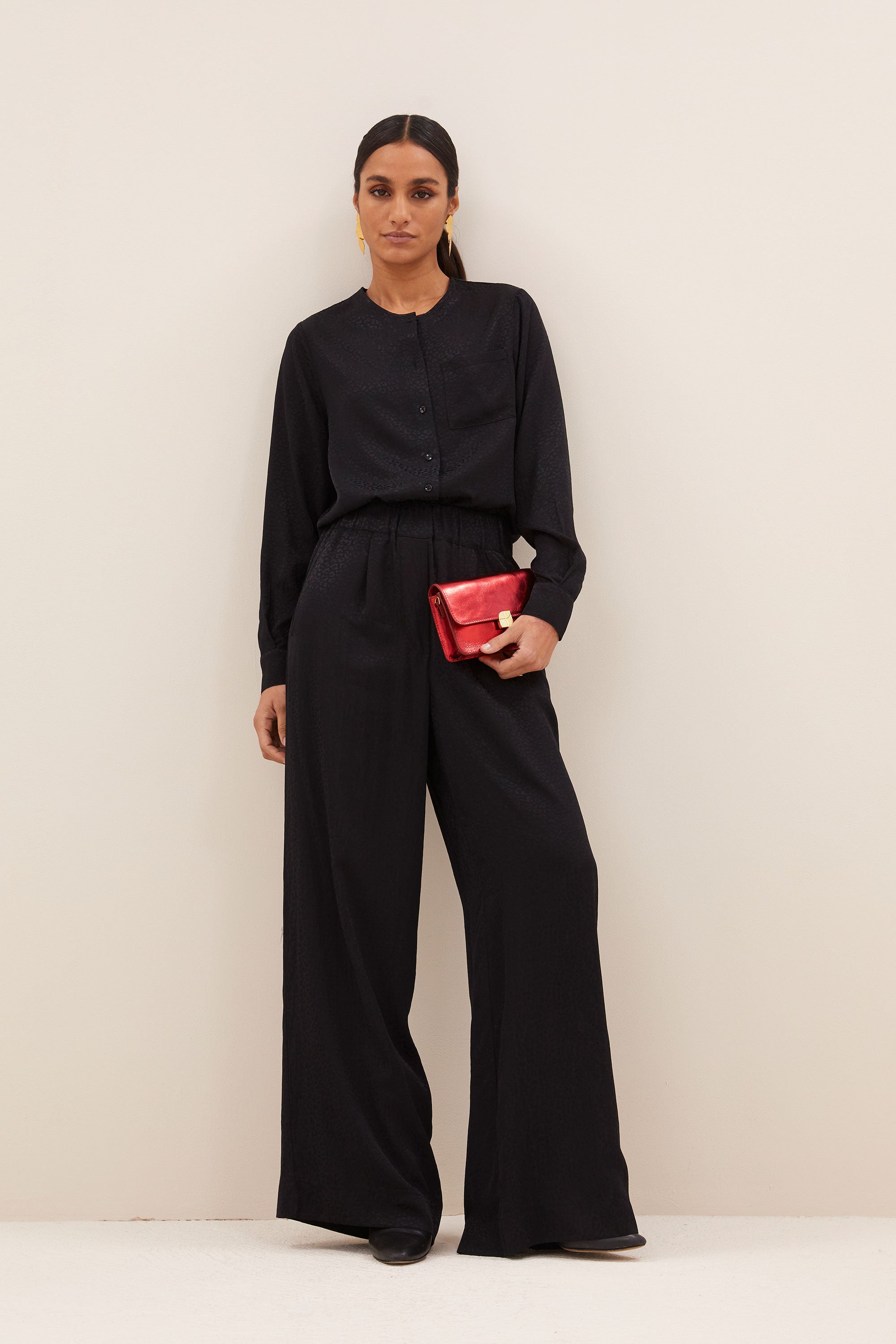 noi black cheetah blouse - black cheetah, all-time classic, casual fit, must-have essential - by-bar - achteraanzicht