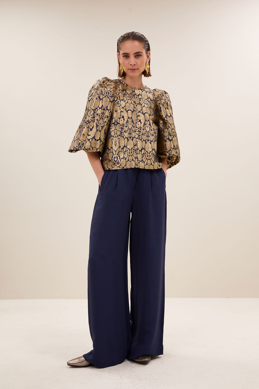 zasu-festive-blouse-gold-by-bar-vooraanzicht