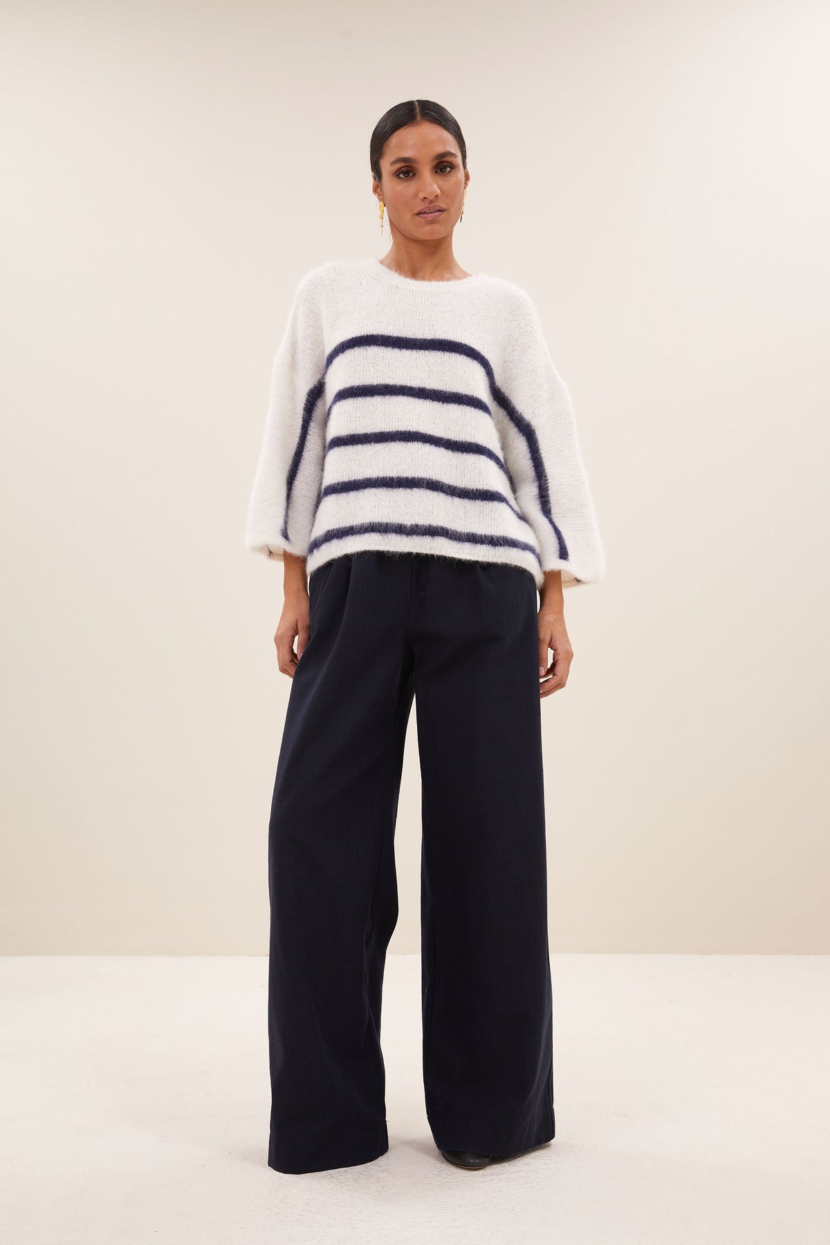 fleur stripe pullover - marine stripe, vleermuis mouw, losvallende pasvorm, wolblend - by-bar - vooraanzicht
