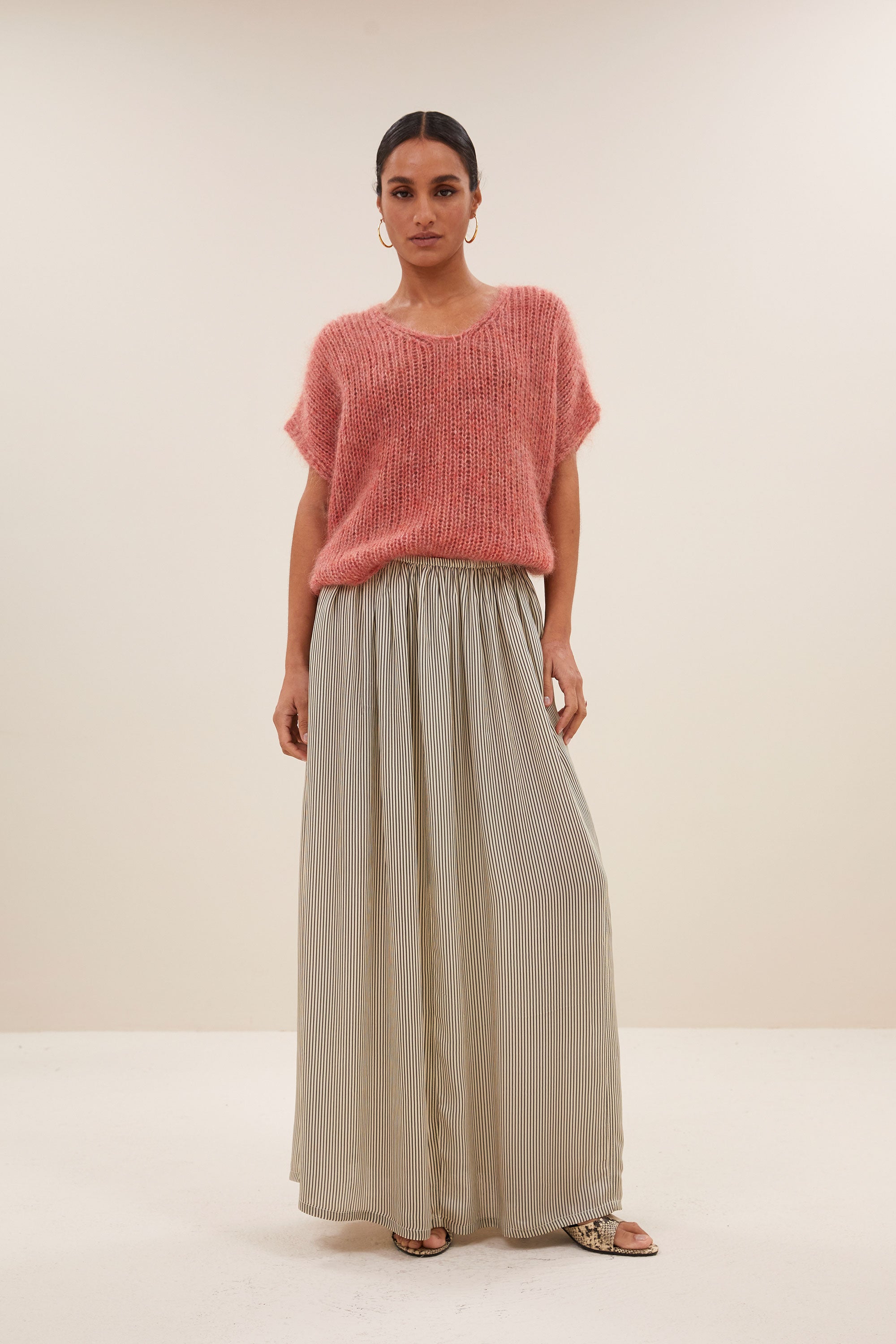 ivy-pullover-rouge-losvallende pasvorm-v-halslijn-wolblend-by-bar-achteraanzicht