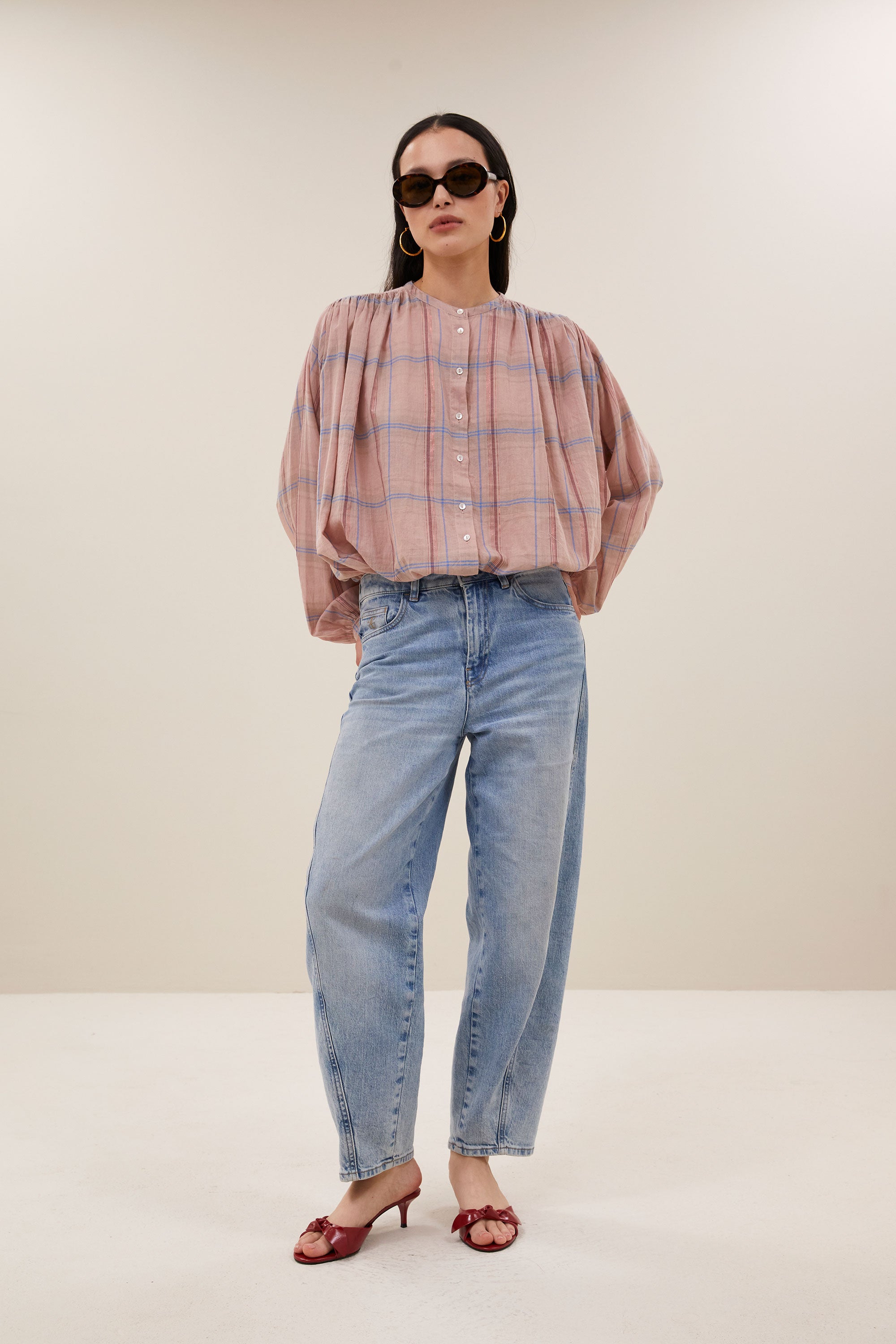 nyka-pink-check-blouse-blush-pink-check-knoopsluiting-normale pasvorm-ronde halslijn-by-bar-vooraanzicht