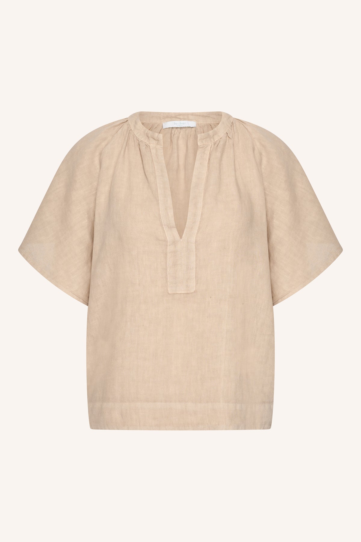 vina-linen-blouse-biscuit-kleine kapmouw-draagbaar als set-v-halslijn-by-bar-productfoto