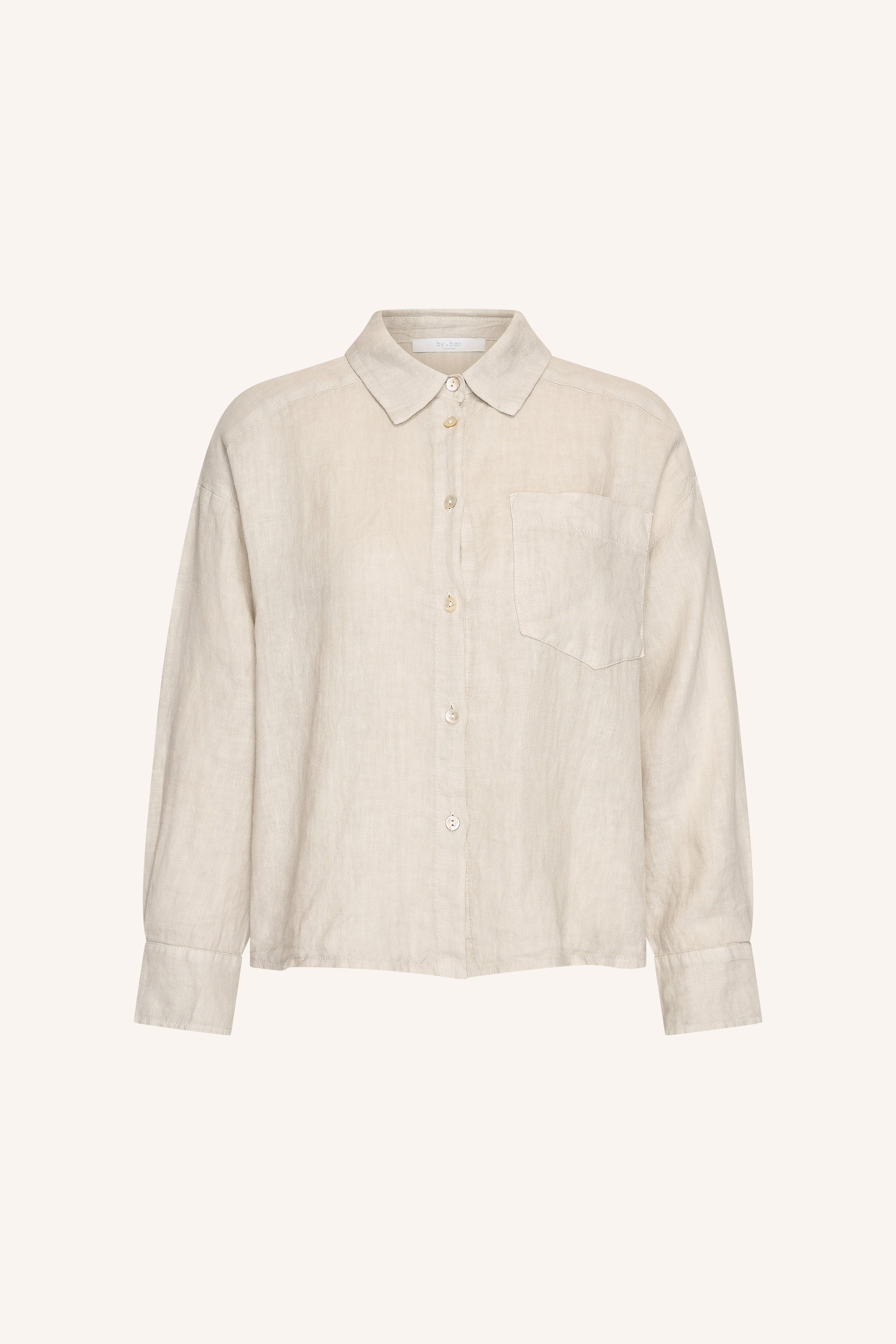 nima-linen-blouse-chalk-knoopsluiting-casual fit-normale pasvorm-by-bar-productfoto
