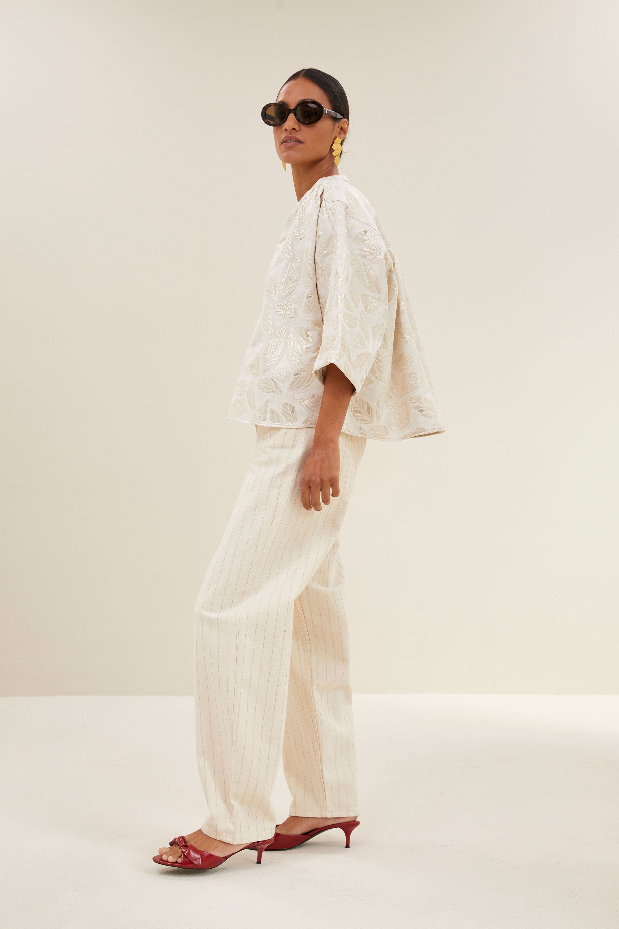 blouse-levy-jacquard-blouse-champagne-by-bar-zijaanzicht
