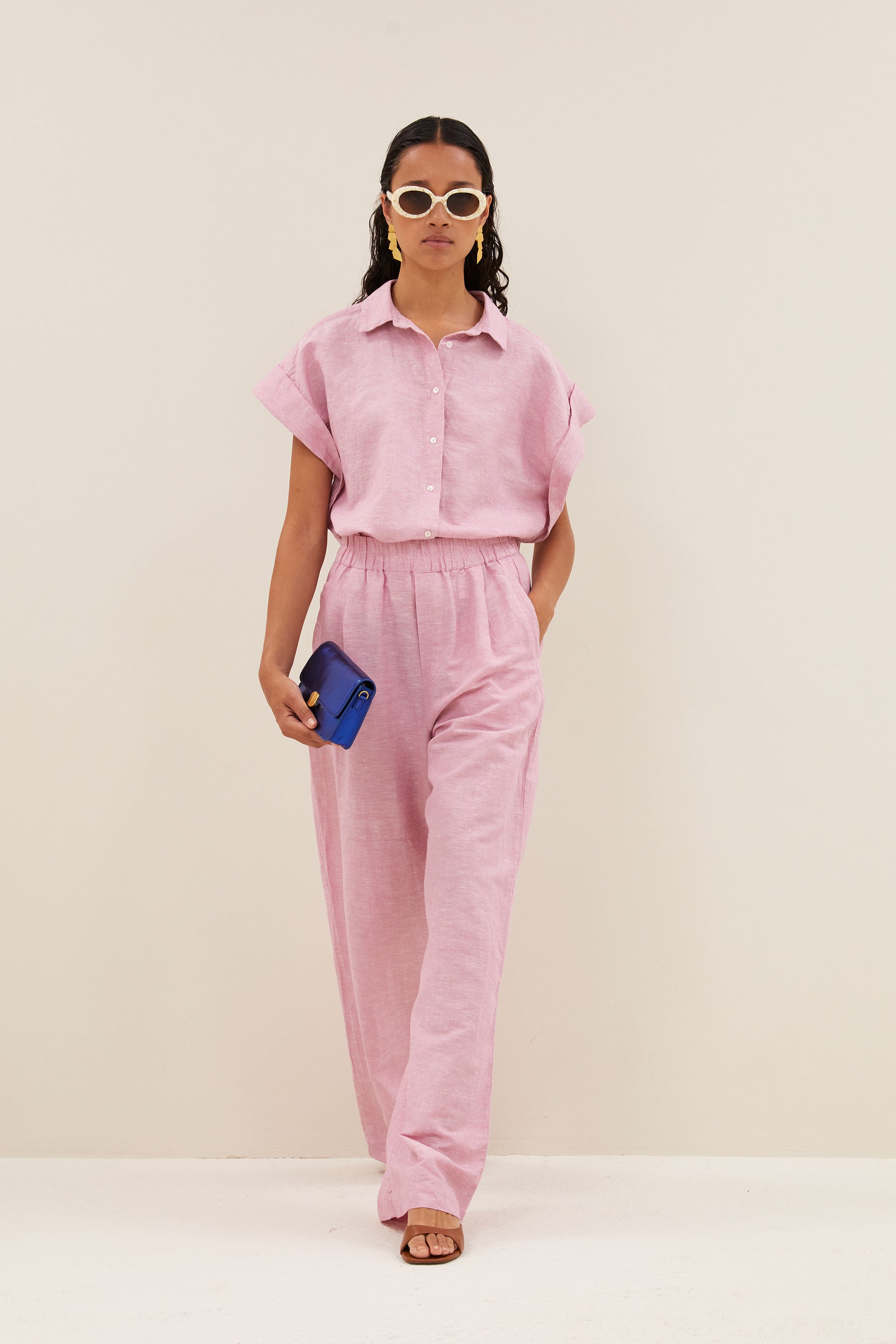 pixie-linen-blouse-dusty-pink-knoopsluiting-kleine kapmouw-draagbaar als set-by-bar-loop-shot