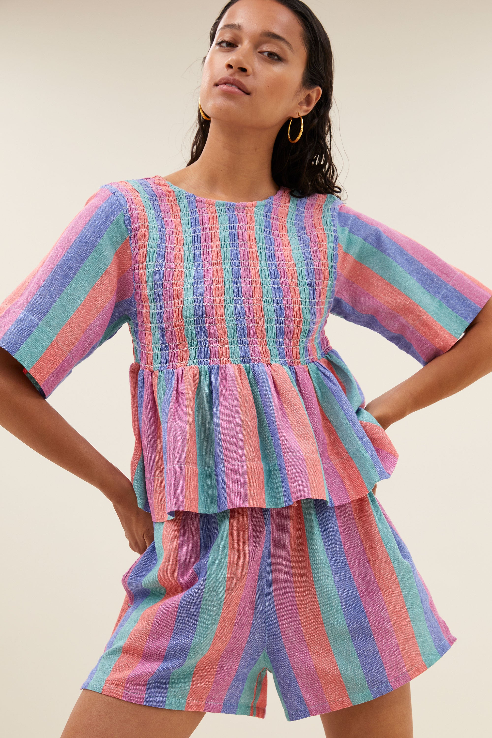 runa-rainbow-top-rainbow-stripe-biologisch katoen-ronde halslijn-draagbaar als set-by-bar-detail