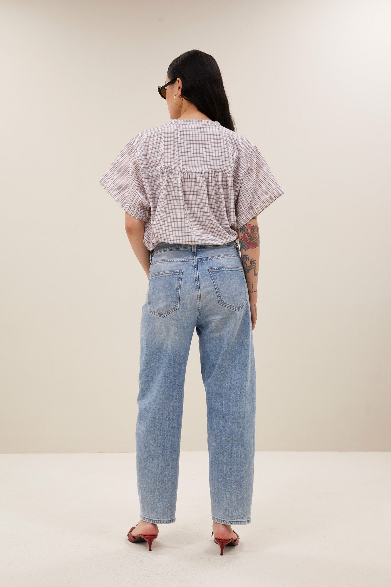 blouse-alex-check-blouse-white-small-check-by-bar-zijaanzicht