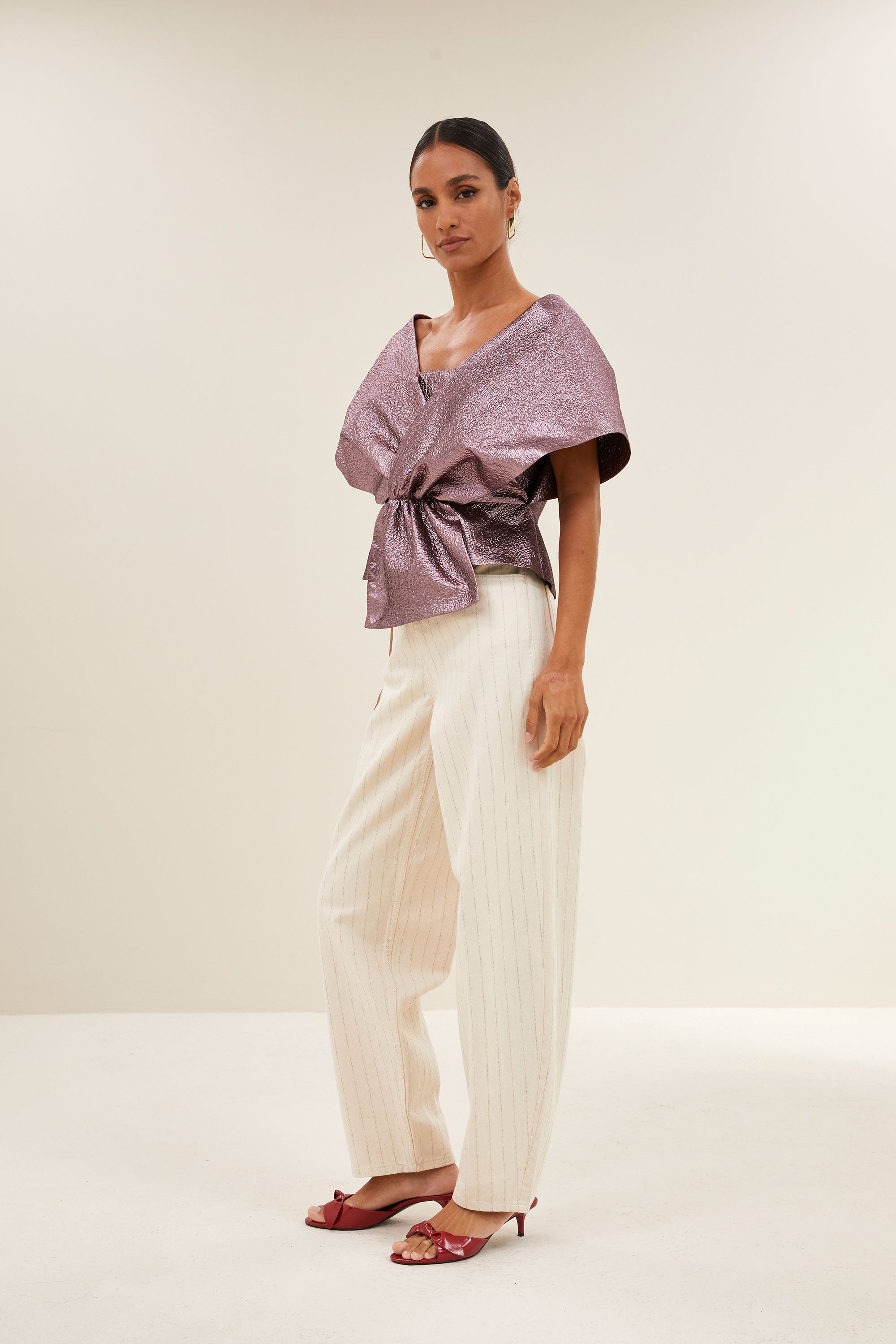 top-simone-metallic-top-dusty-lilac-by-bar-Zijaanzicht