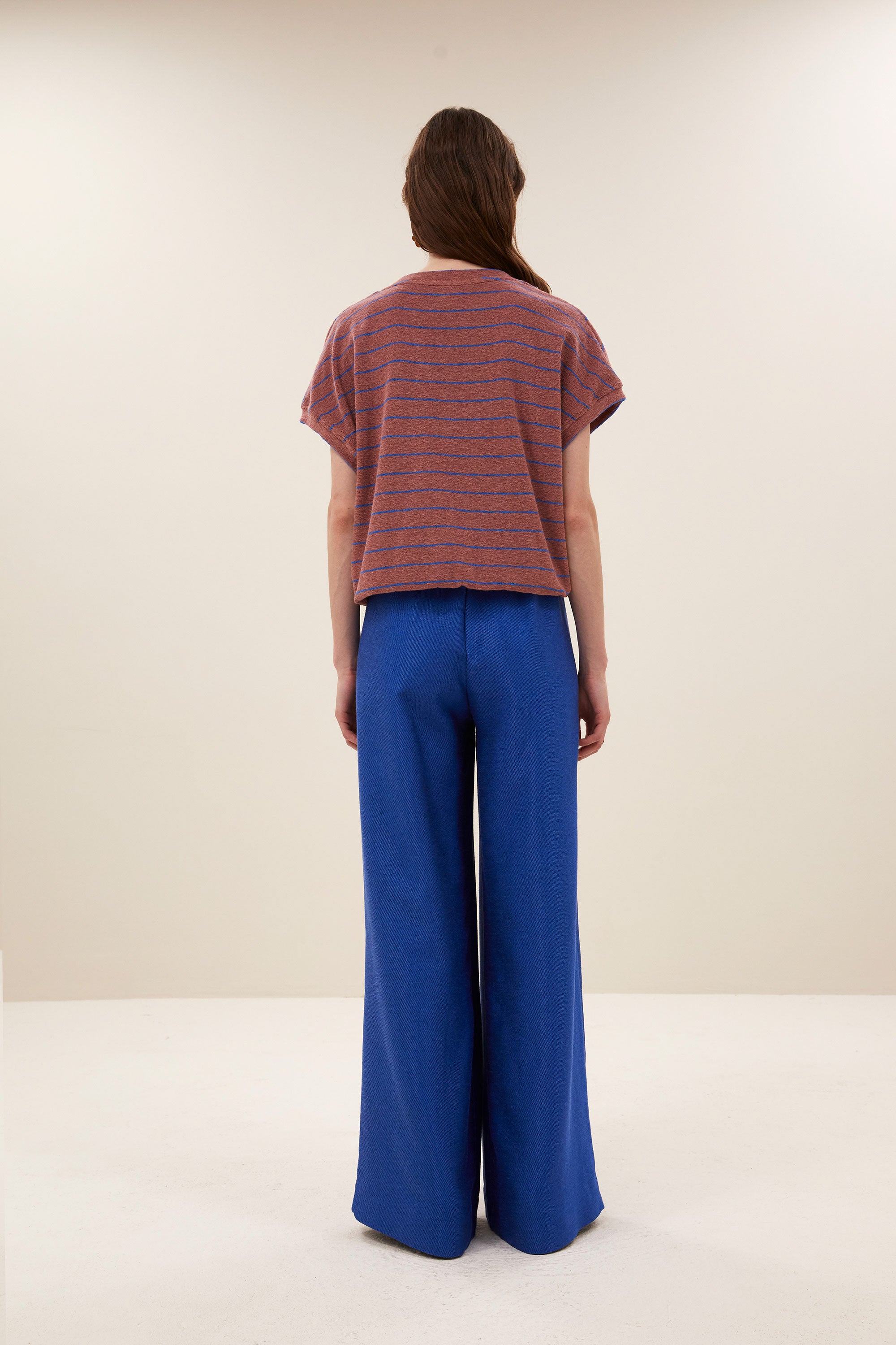 tyler-slub-stripe-top-withered-rose-stripe-casual fit-normale pasvorm-v-halslijn-by-bar-achteraanzicht