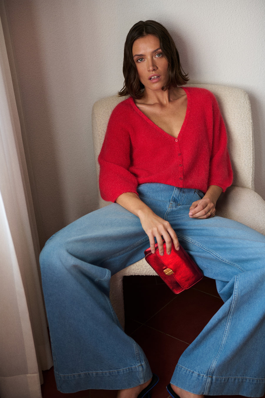 indra-cardigan-lollipop-vleermuis mouw-knoopsluiting-v-halslijn-by-bar-sfeerbeeld