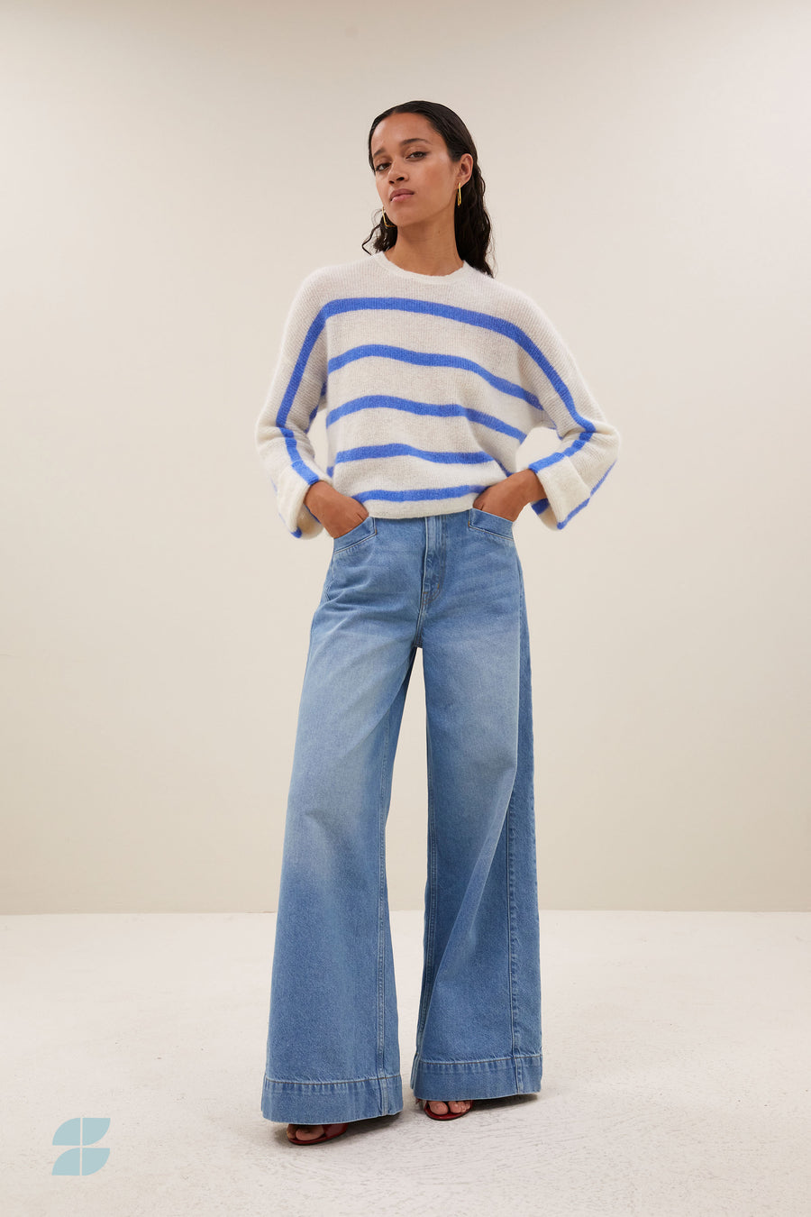 vide-stripe-pullover-azul-blue-stripe-korte fit-verlaagde schoudernaden-losvallende pasvorm-by-bar-sfeerbeeld