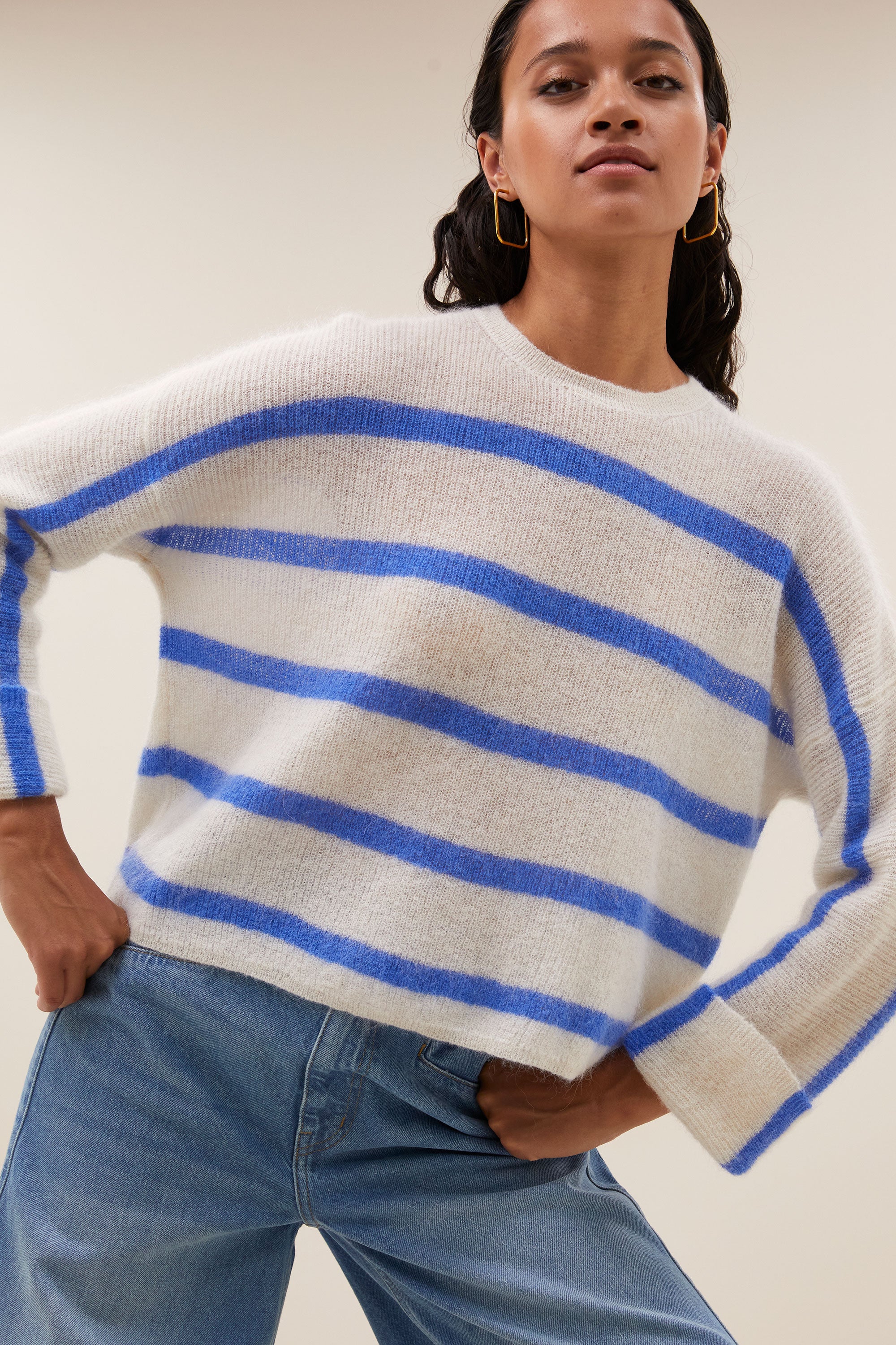 vide-stripe-pullover-azul-blue-stripe-korte fit-verlaagde schoudernaden-losvallende pasvorm-by-bar-detail