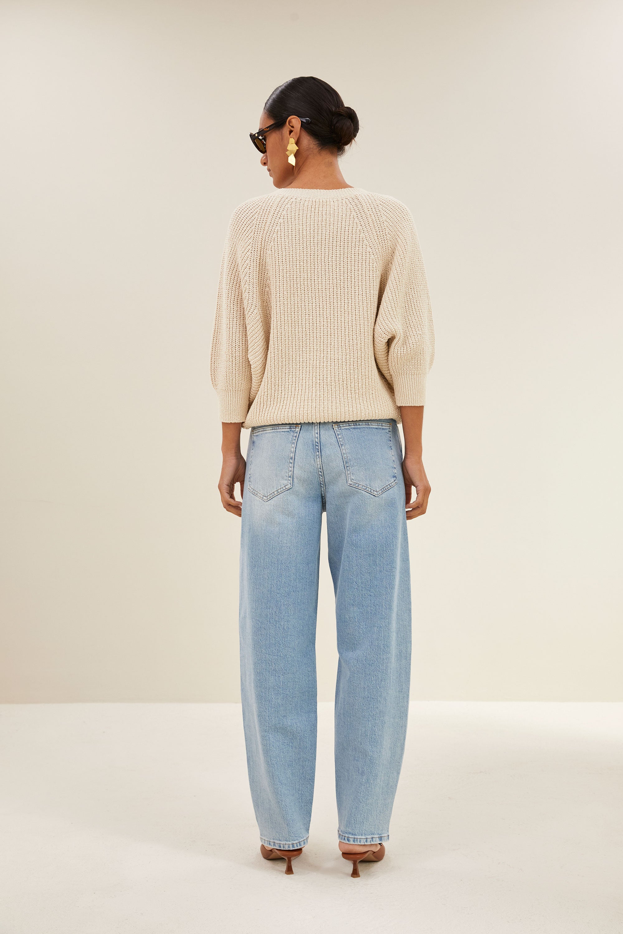 lune-fifa-pullover-almond-casual fit-normale pasvorm-v-halslijn-by-bar-achteraanzicht