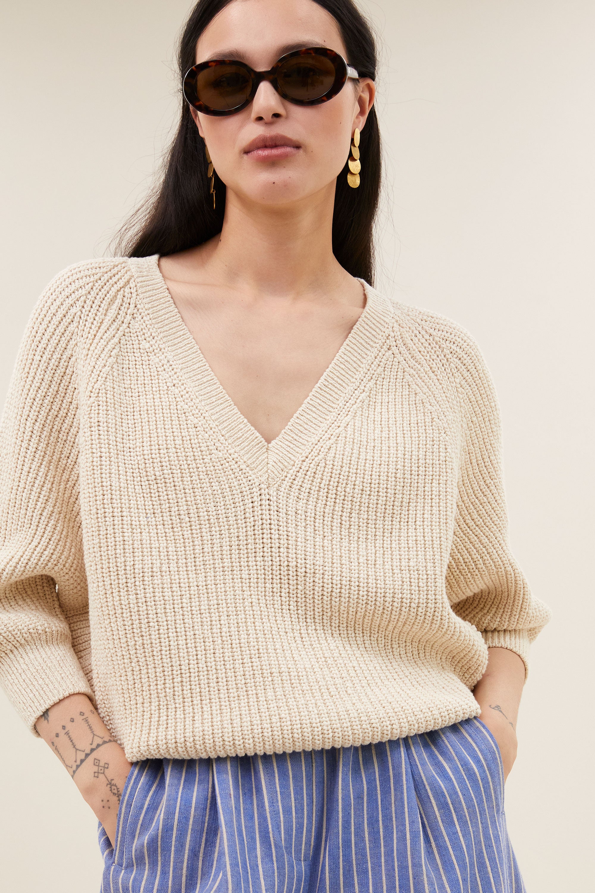 lune-fifa-pullover-almond-casual fit-normale pasvorm-v-halslijn-by-bar-detail