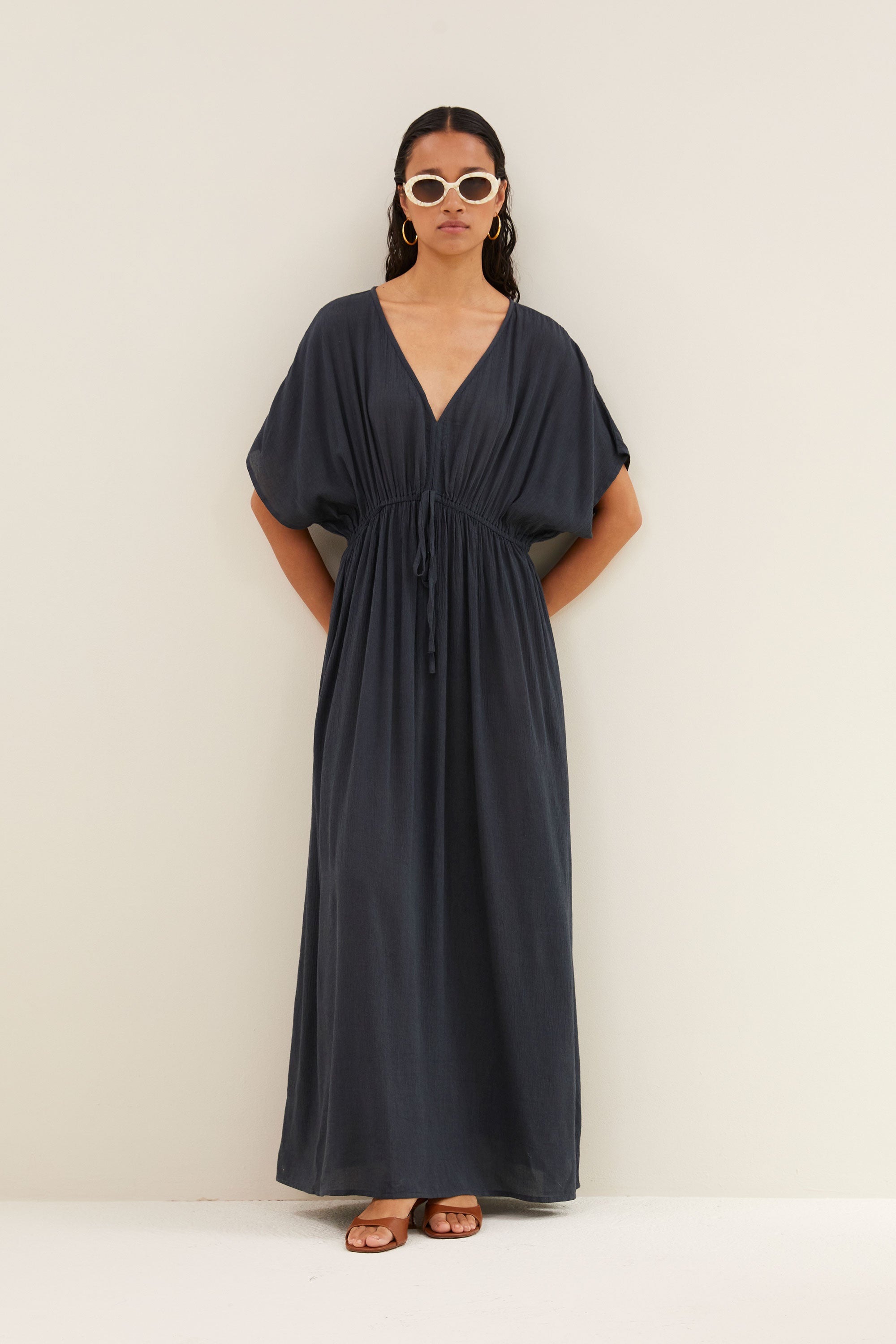 long-dress-charcoal-casual fit-losvallende pasvorm-v-halslijn-by-bar-extra