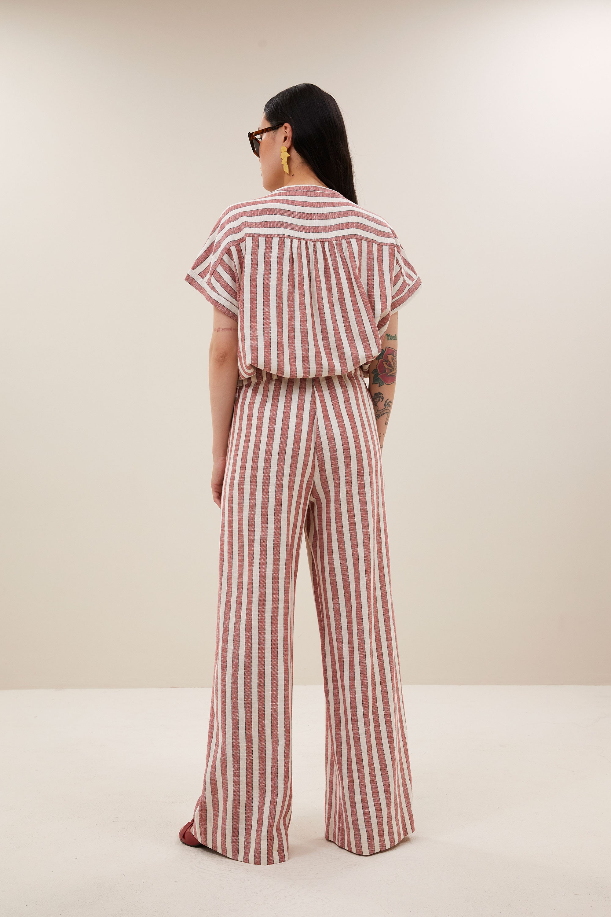 pants-benji-wide-stripe-pants-red-stripe-by-bar-zijaanzicht