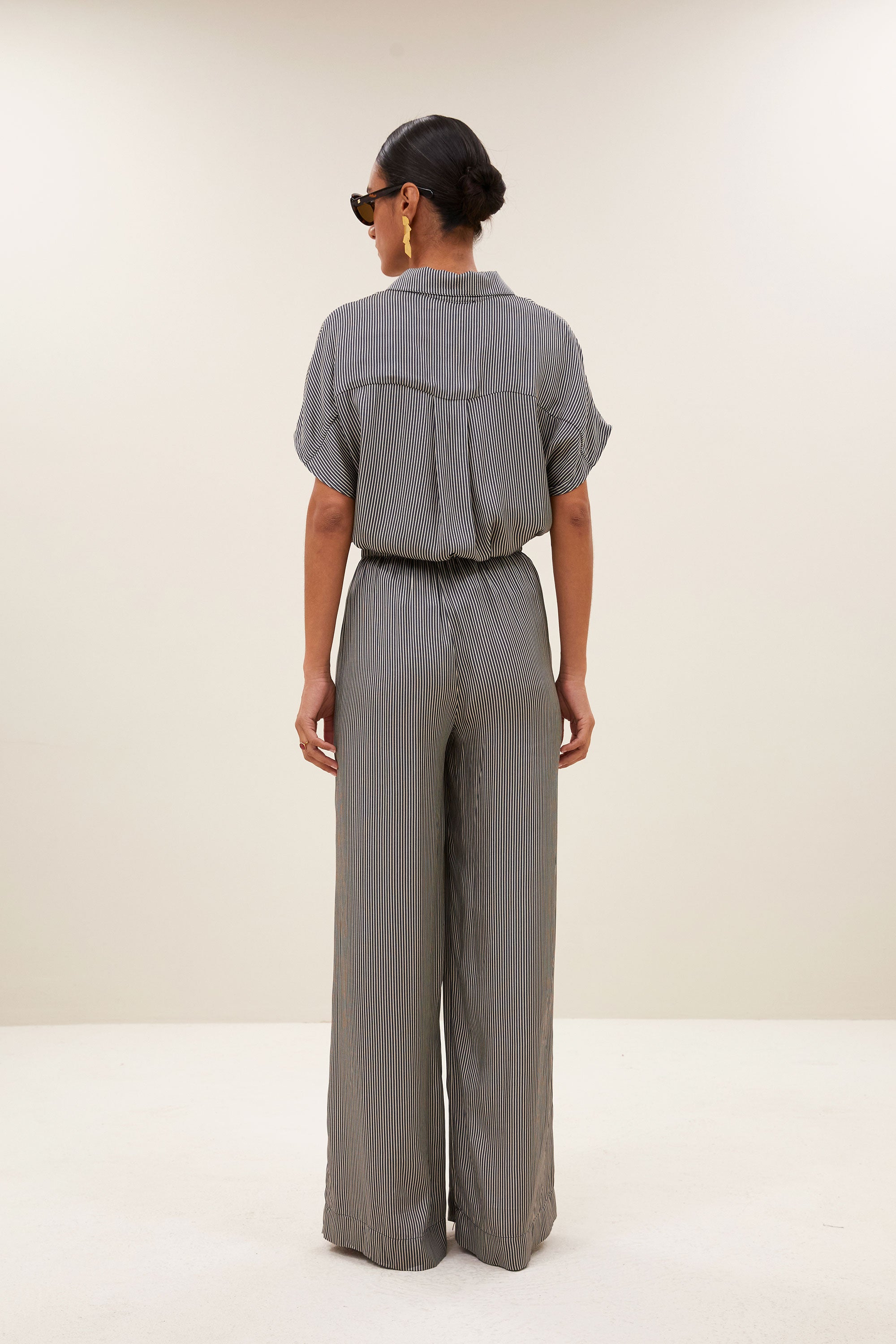 pants-benji-silky-stripe-pants-jet-black-stripe-by-bar-zijaanzicht