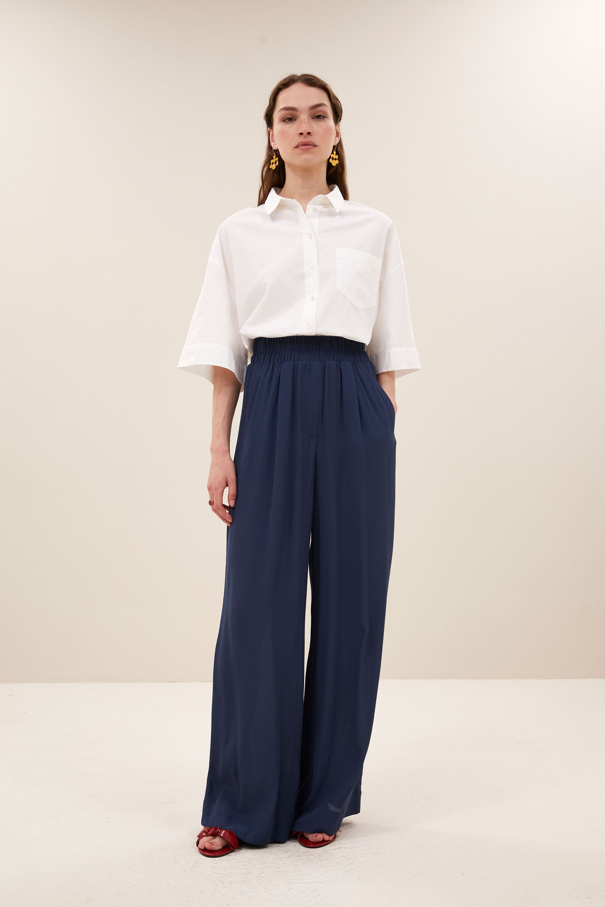 pilar-poplin-blouse-white-knoopsluiting-casual fit-normale pasvorm-by-bar-achteraanzicht