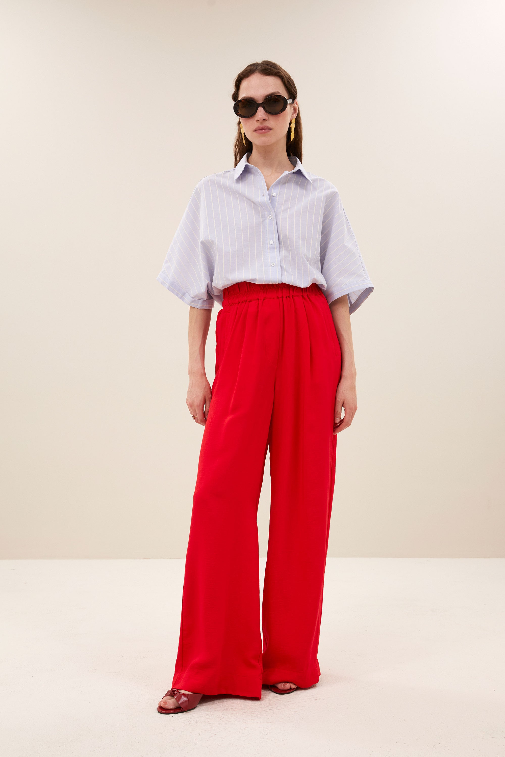 sunny-stripe-blouse-sintra-blue-stripe-knoopsluiting-casual fit-losvallende pasvorm-by-bar-vooraanzicht