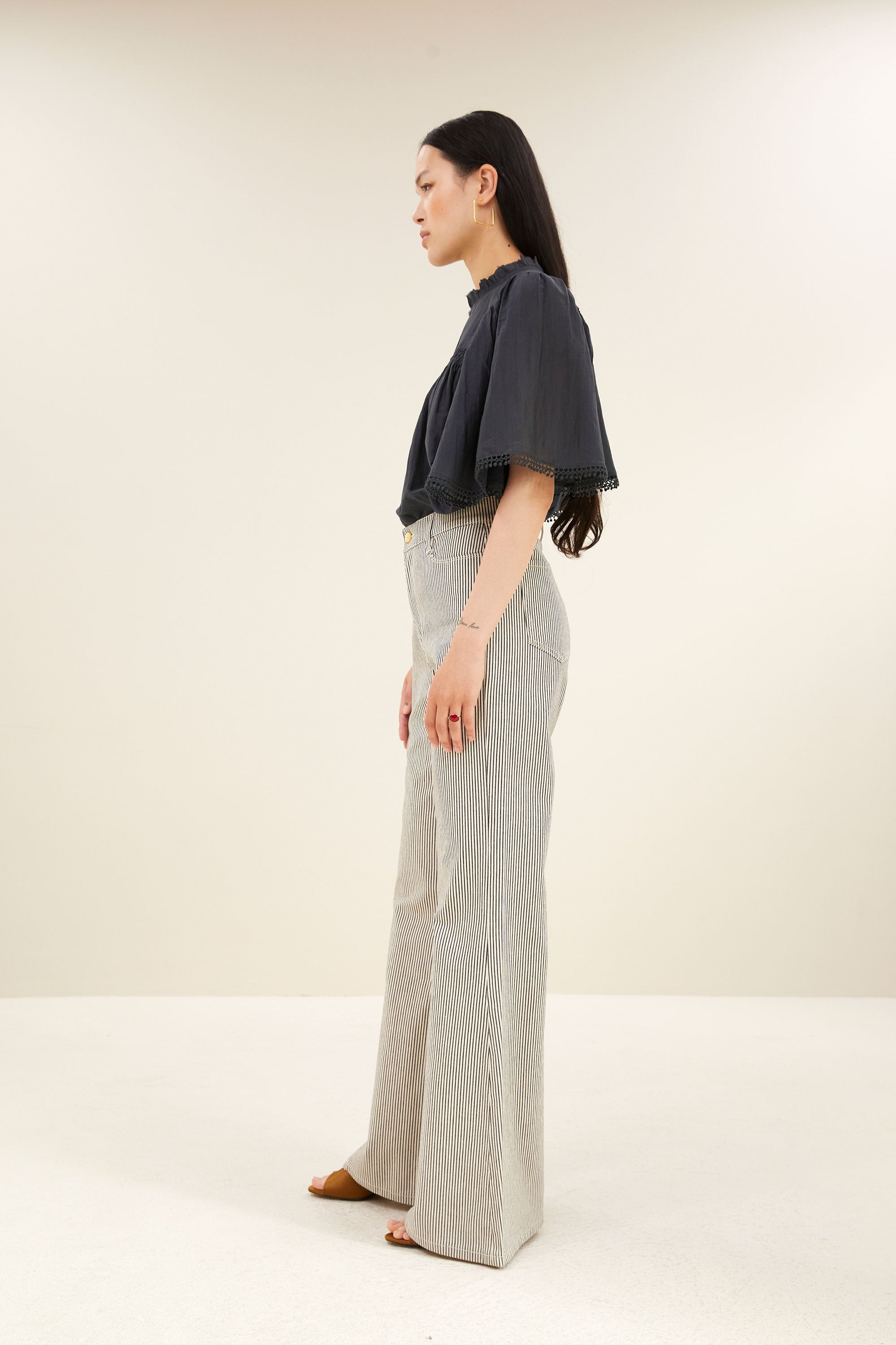femme-stripe-pants-jet-black-stripe-by-bar-achteraanzicht