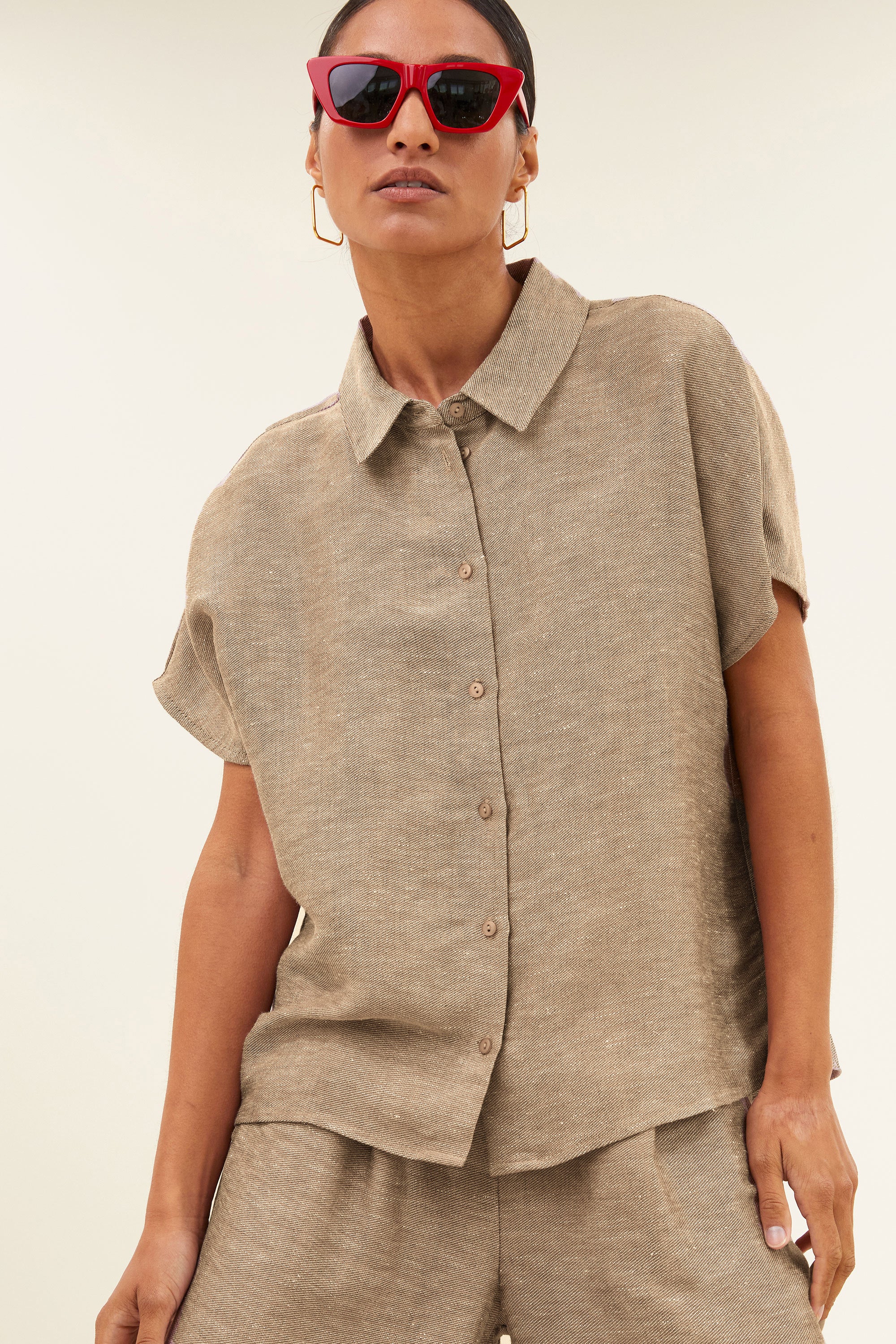 barley-gloss-blouse-gold-knoopsluiting-casual fit-draagbaar als set-by-bar-detail
