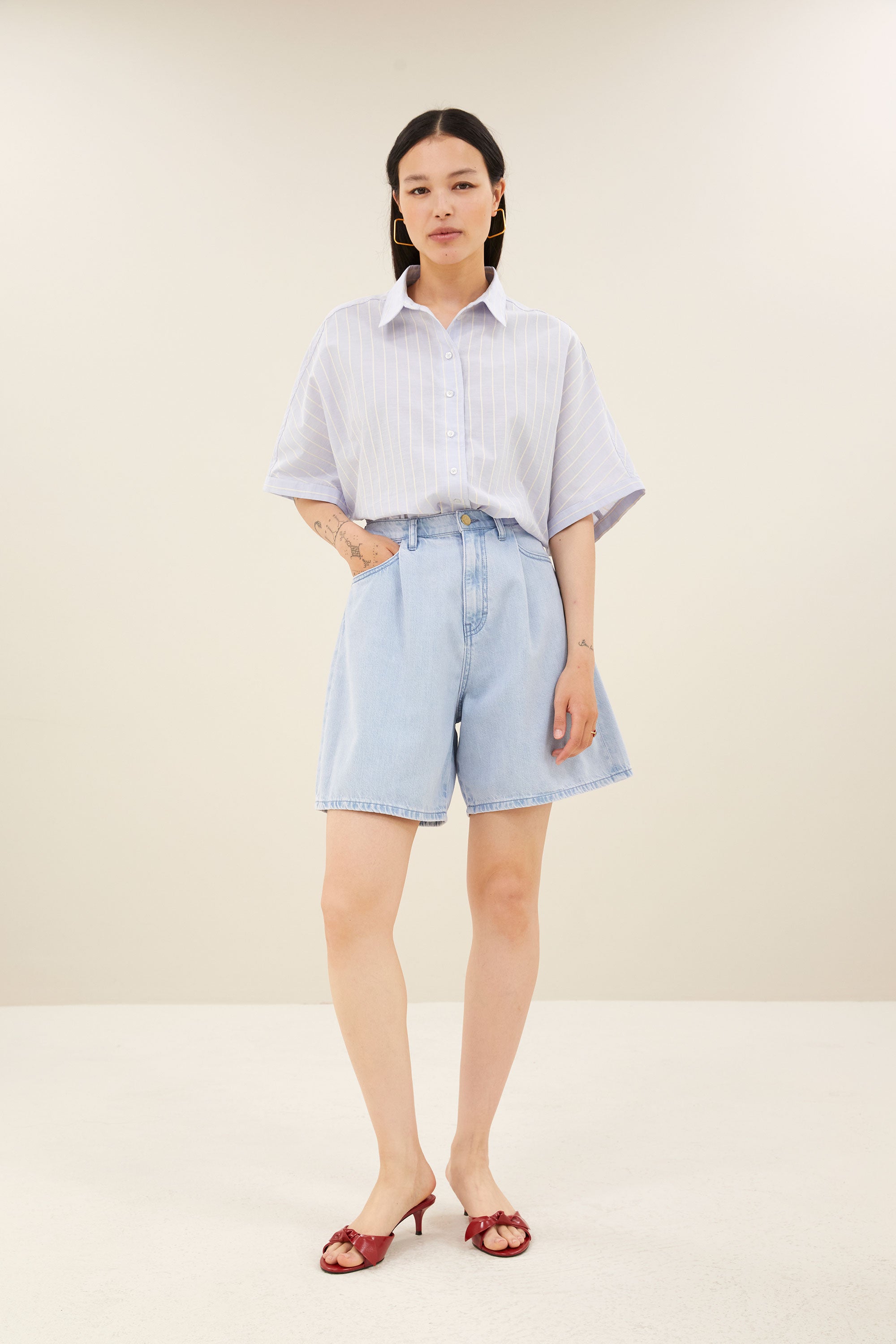 sunny-stripe-blouse-sintra-blue-stripe-knoopsluiting-casual fit-losvallende pasvorm-by-bar-detail