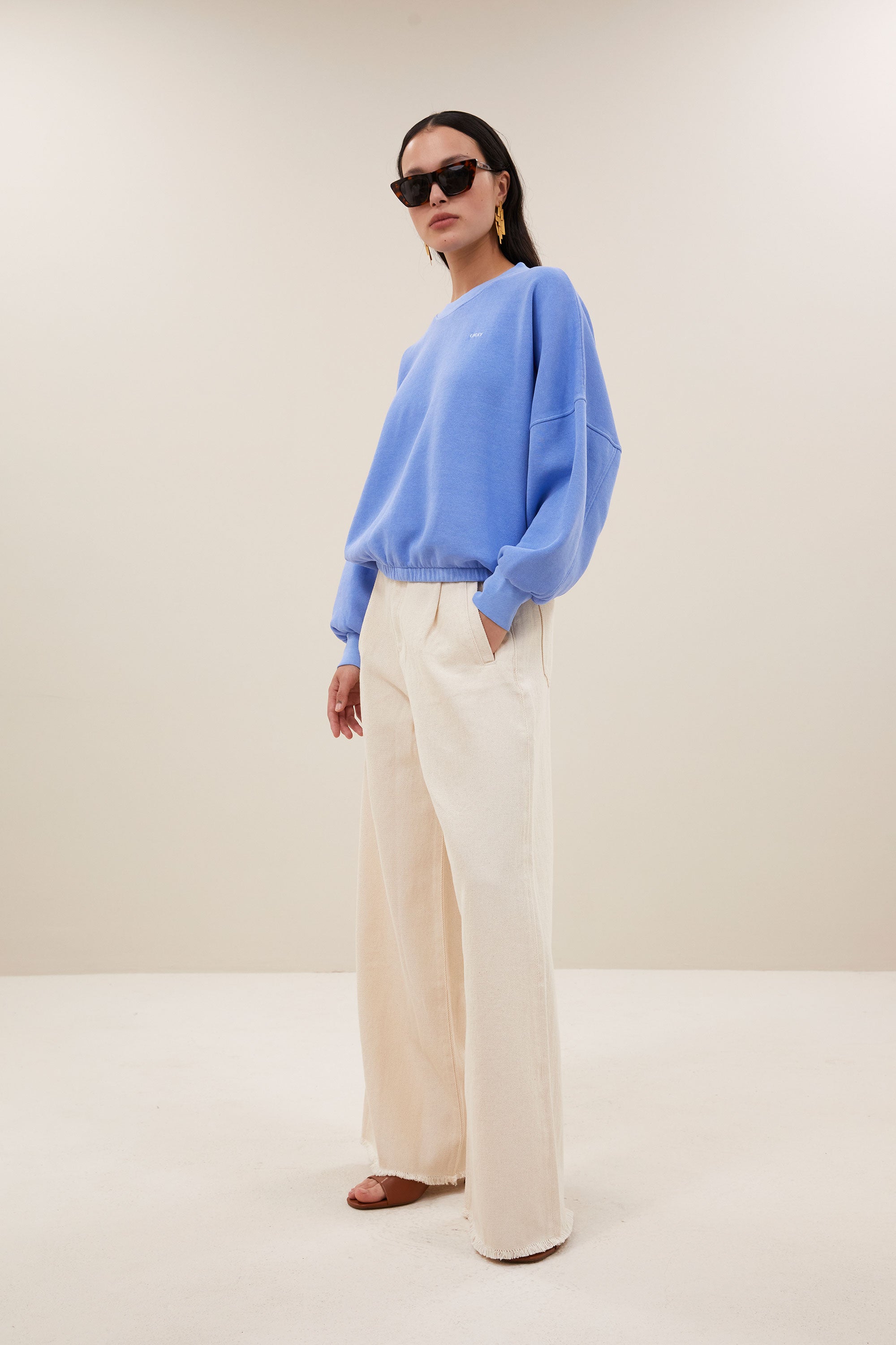 malyn-sweater-city-blue-by-bar-zijaanzicht