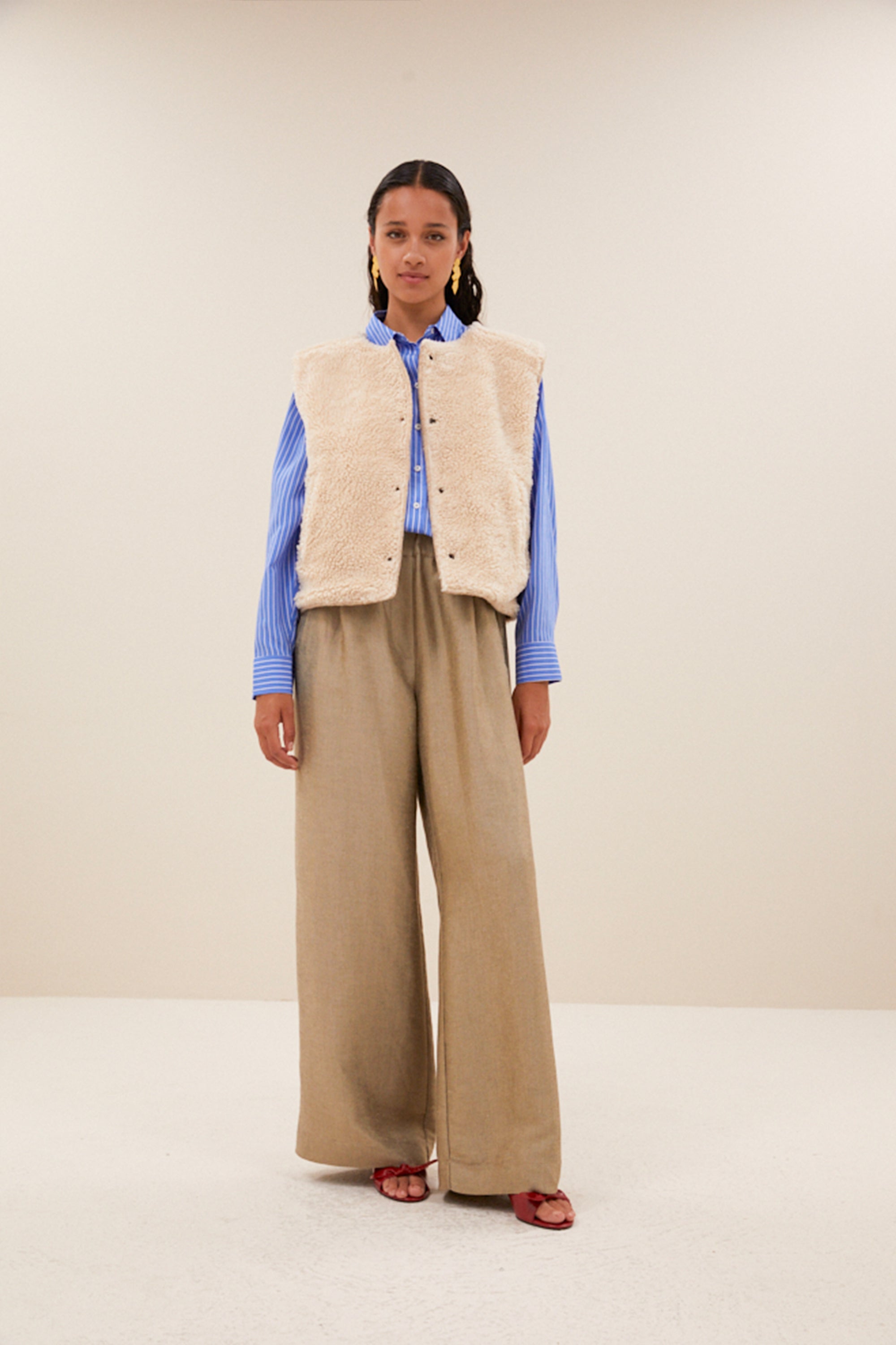joelle-wool-jacket-sand-melange-comfortabele pasvorm-verborgen steekzakken-draagbaar aan beide zijden-by-bar-achteraanzicht
