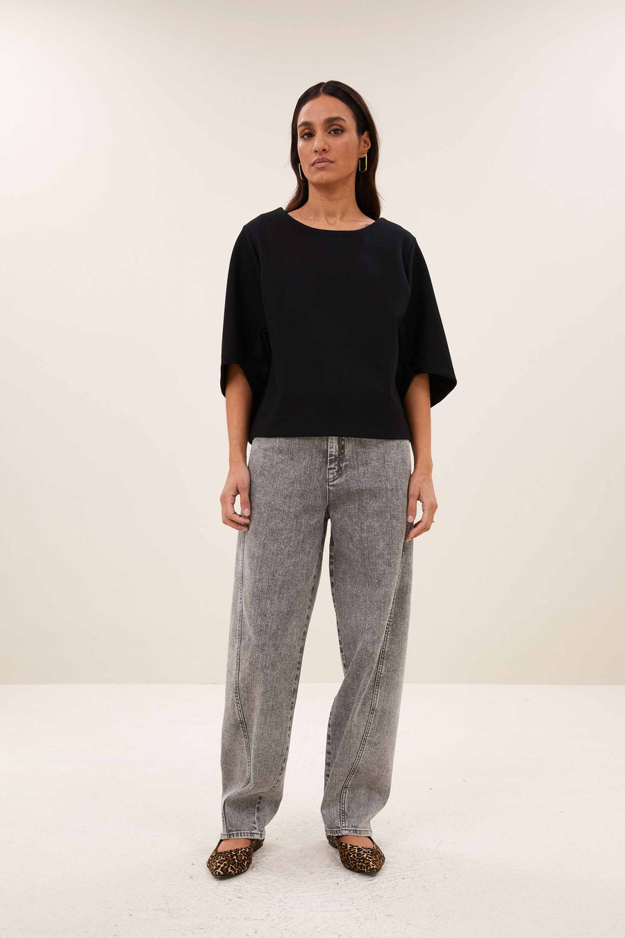 tess-top-black-all-time classic-katoen kwaliteit-ronde halslijn-by-bar-vooraanzicht