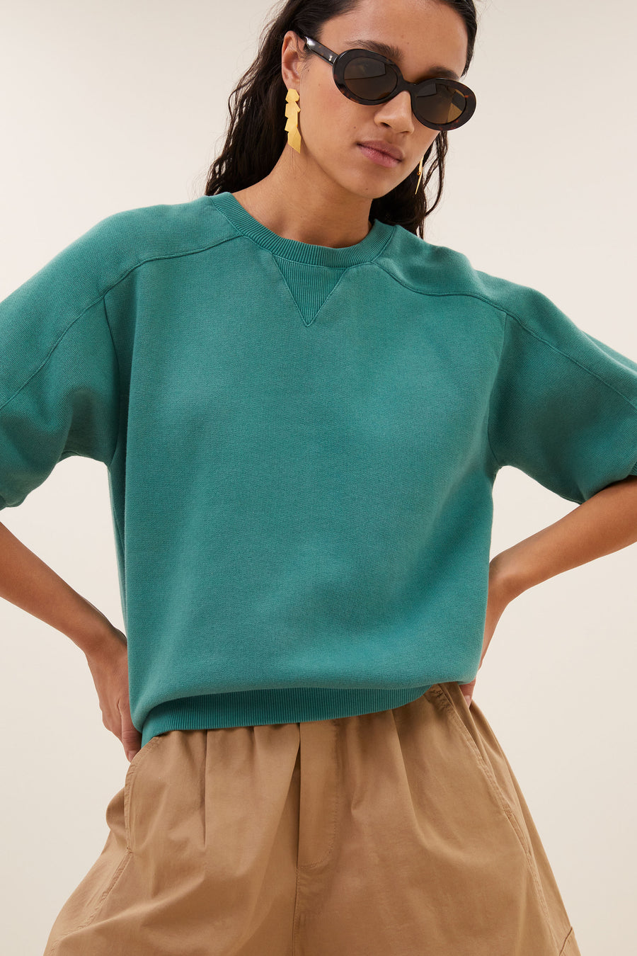gina-top-frosty-green-korte fit-must-have essential-biologisch katoen-by-bar-detail