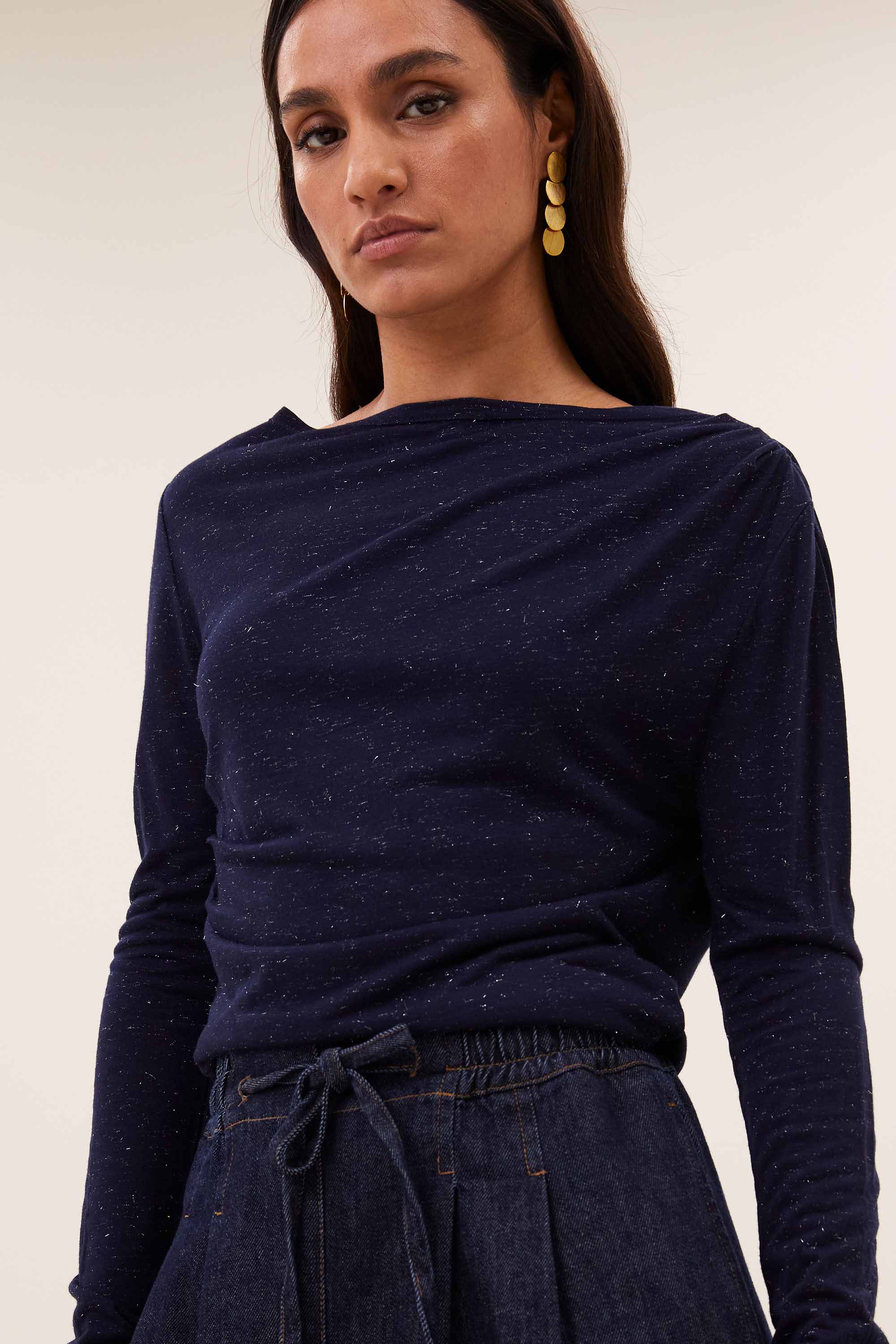 leya-sparkle-top-night-sky-a-lijn fit-all-time classic-aansluitende fit-by-bar-sfeerbeeld