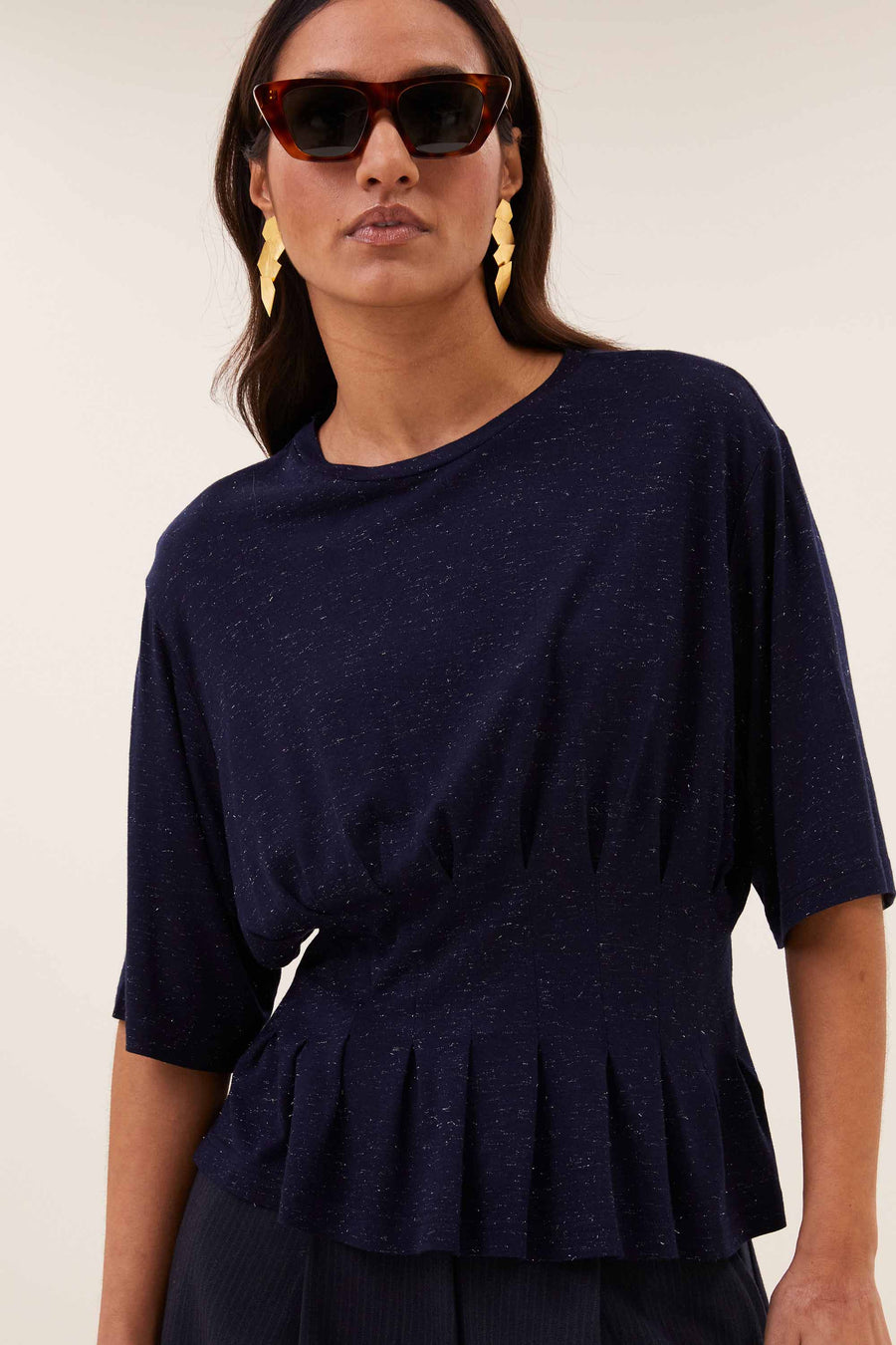 diva-sparkle-top-night-sky-aansluitende fit-elastieken band-ronde halslijn-by-bar-sfeerbeeld