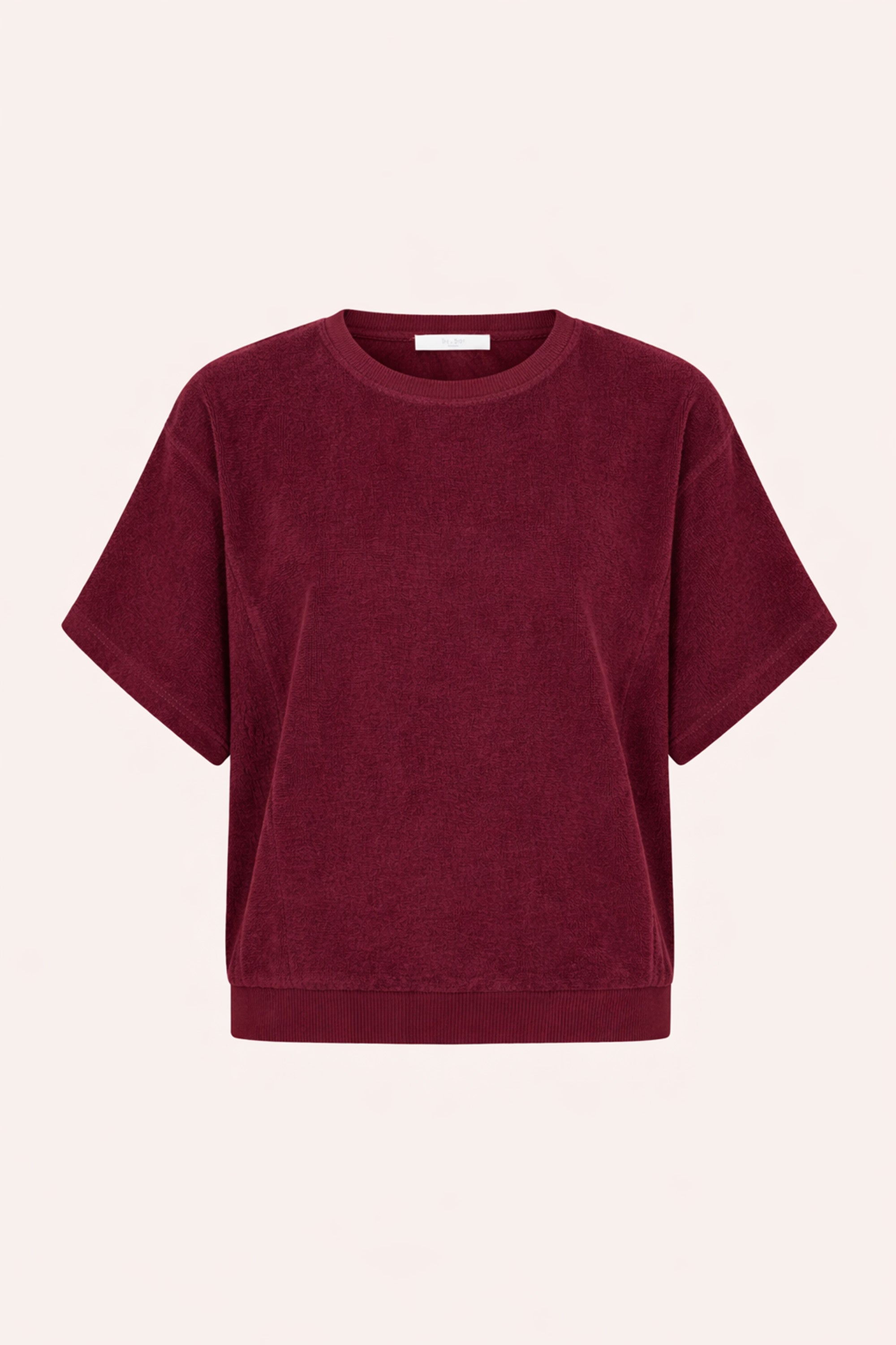 nuki-slub-top-burgundy-crush-all-time classic-losvallende pasvorm-biologisch katoen-by-bar-productfoto
