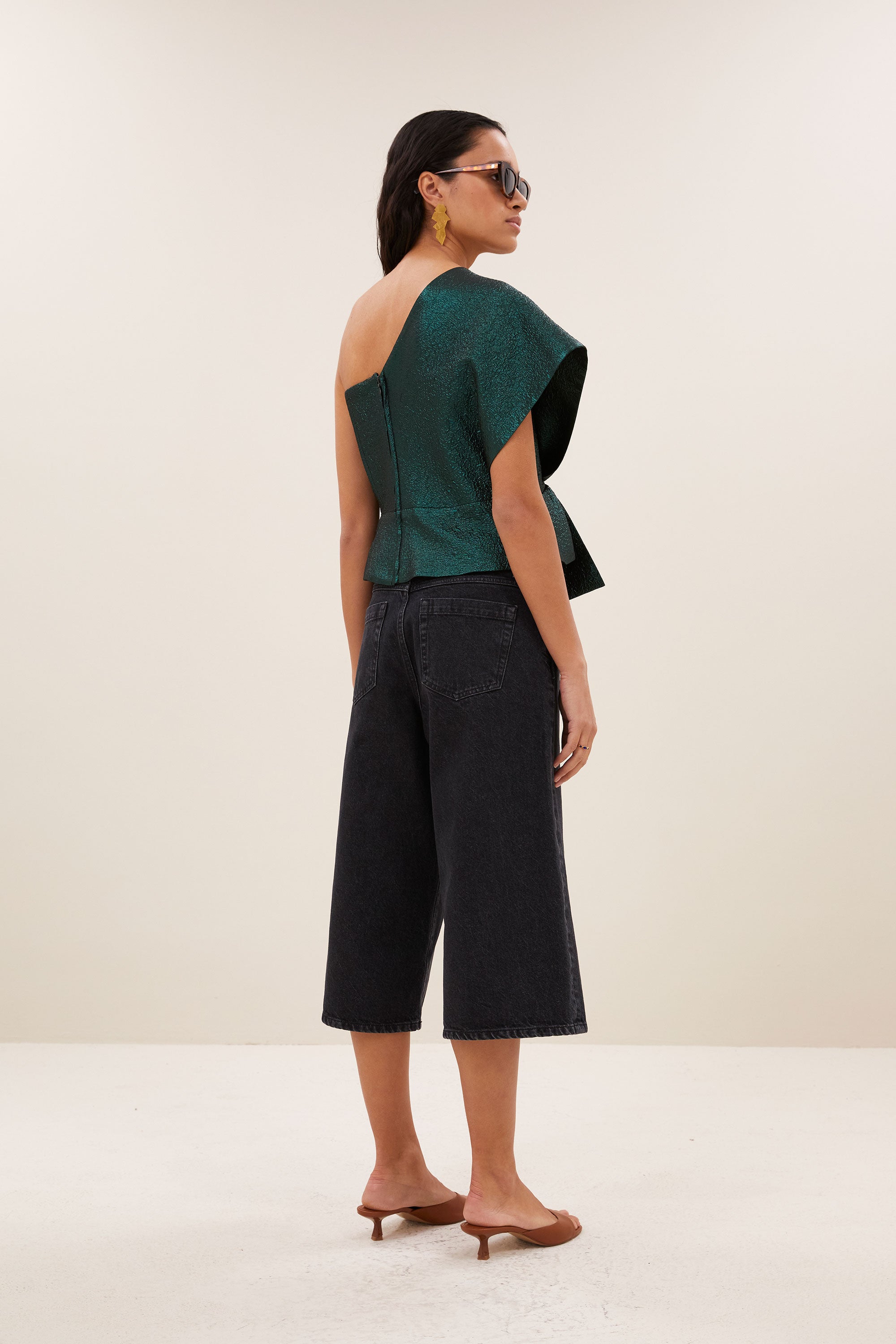 jula-metallic-top-green-metallic-all-time classic-blinde ritssluiting-aansluitende fit-by-bar-achteraanzicht