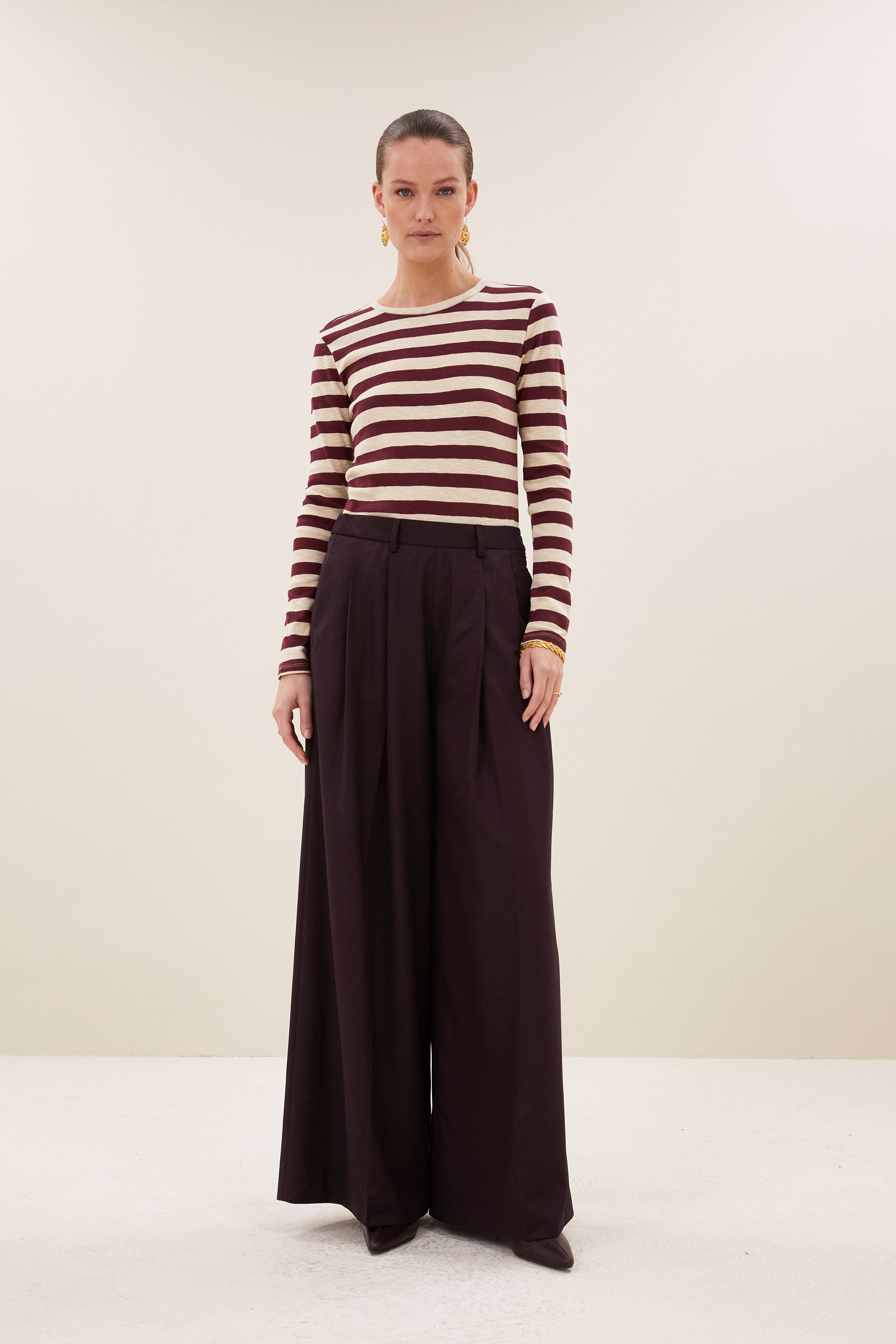 basic-ls-big-stripe-top-burgundy-crush-all-time classic-aansluitende fit-biologisch katoen-by-bar-sfeerbeeld