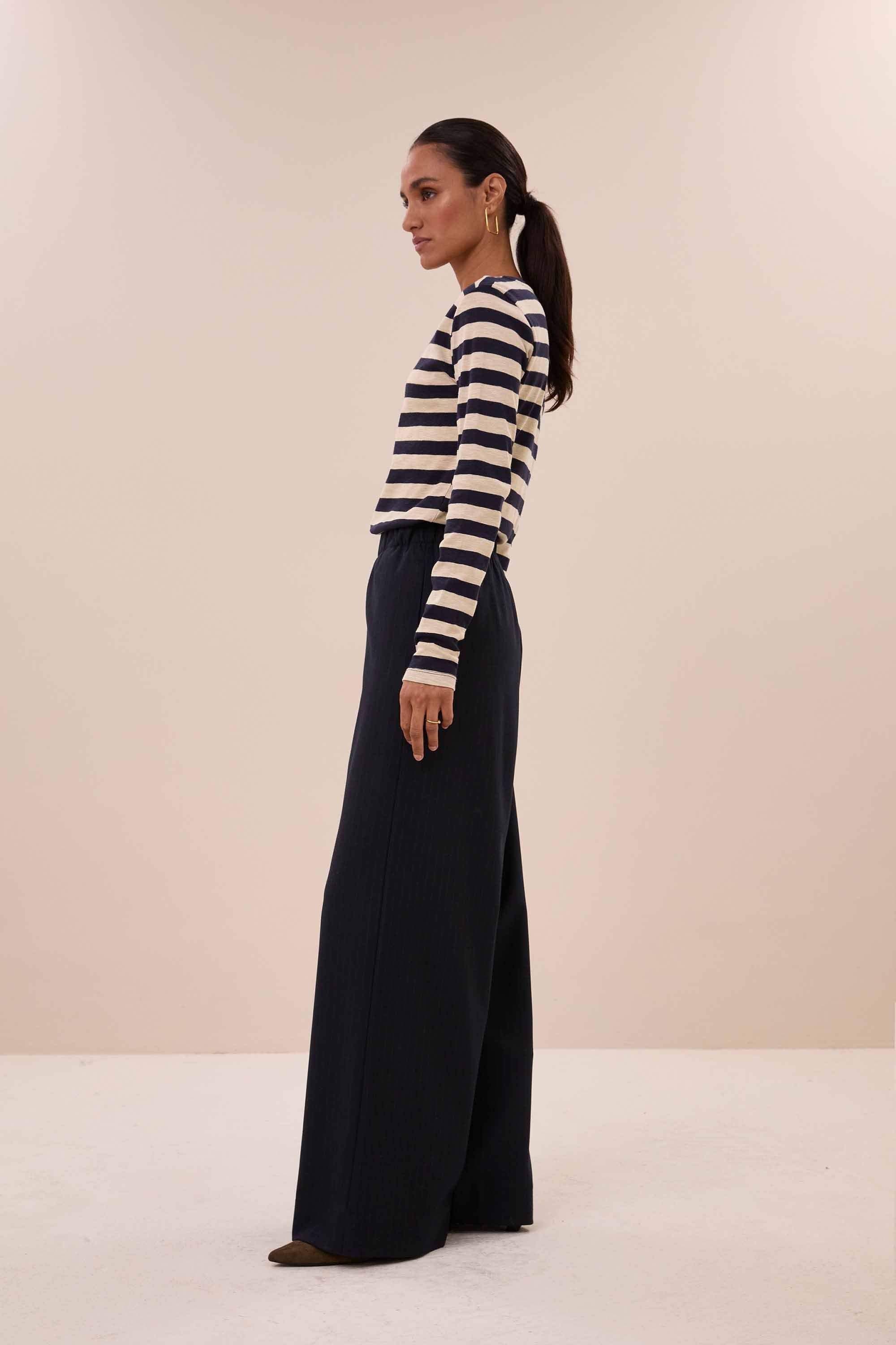 basic-ls-big-stripe-top-night-sky-all-time classic-aansluitende fit-biologisch katoen-by-bar-zijaanzicht