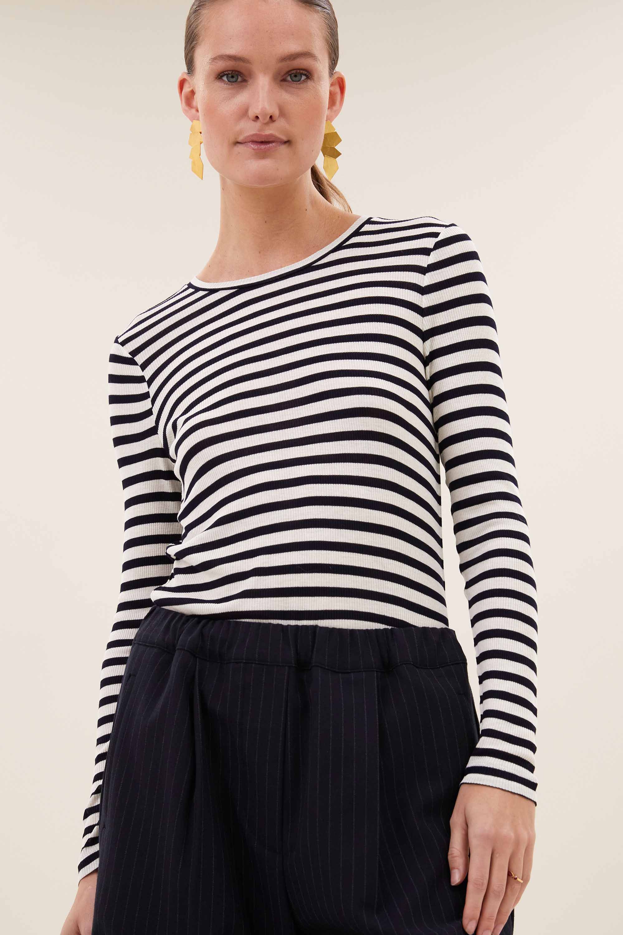 basic-ls-rib-top-moon-stripe-all-time classic-aansluitende fit-ribpatroon-by-bar-detail