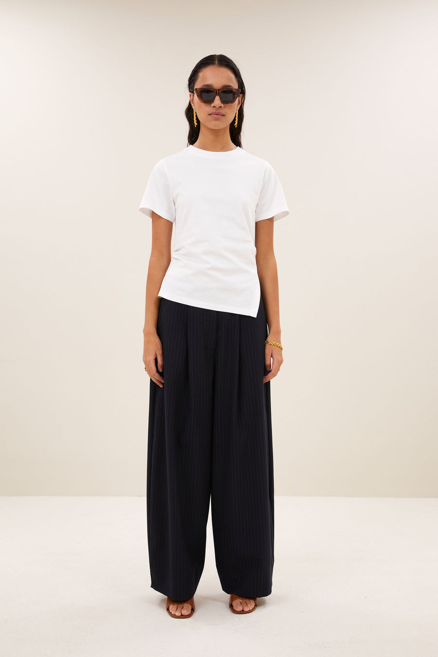 freja-shirt-white-all-time classic-aansluitende fit-biologisch katoen-by-bar-sfeerbeeld